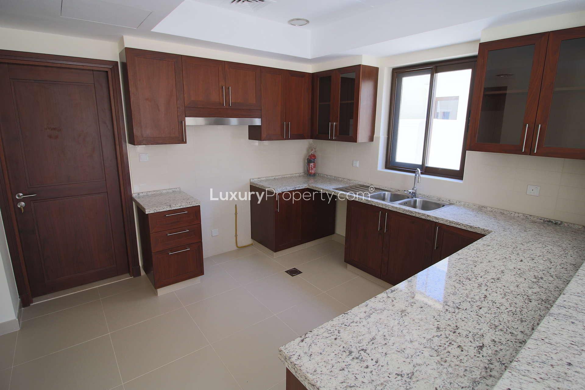 Open-plan kitchen and living area in 3-bedroom villa, Samara, Arabian Ranches 2