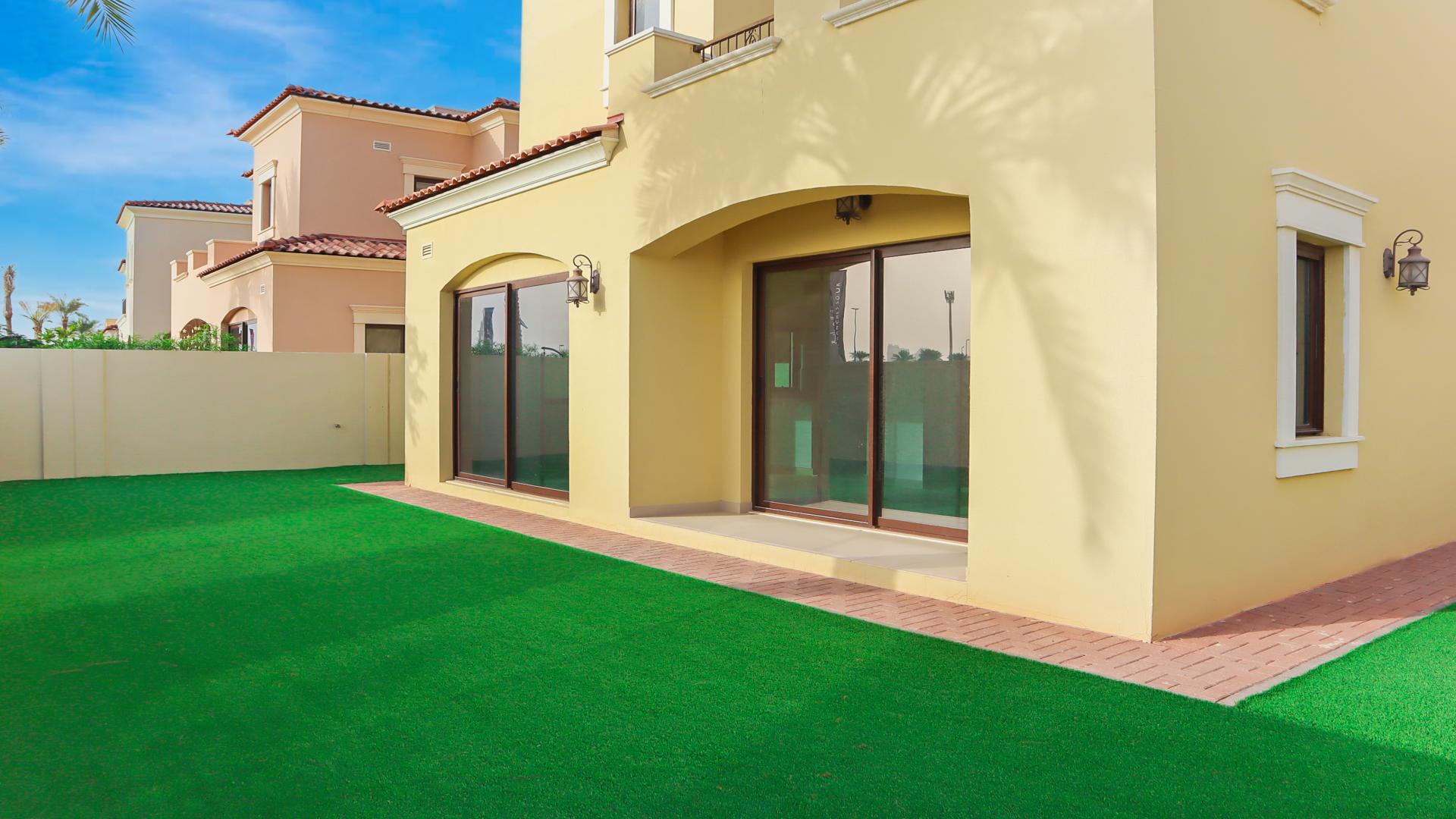 Beautiful 3-bedroom villa exterior in Arabian Ranches 2, Samara, with landscaped garden for rent
