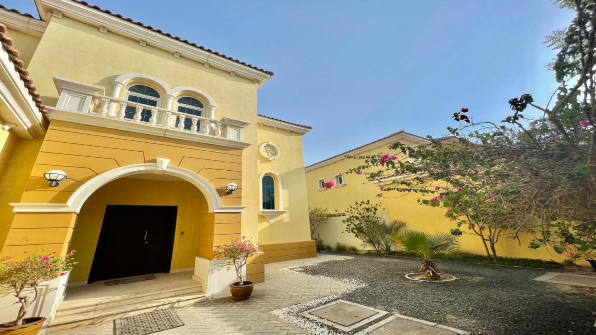 Luxurious living room in Jumeirah Park villa with modern decor and large windows