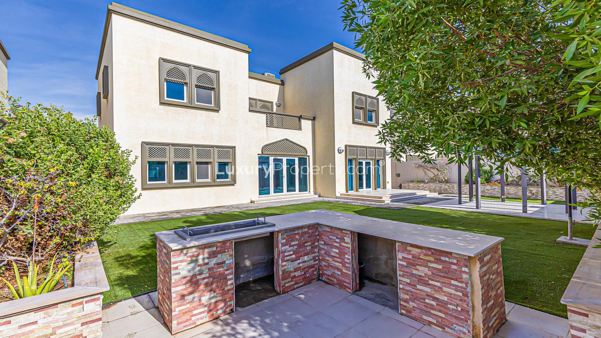 Villa with landscaped garden and gazebo in Jumeirah Park, available for rent