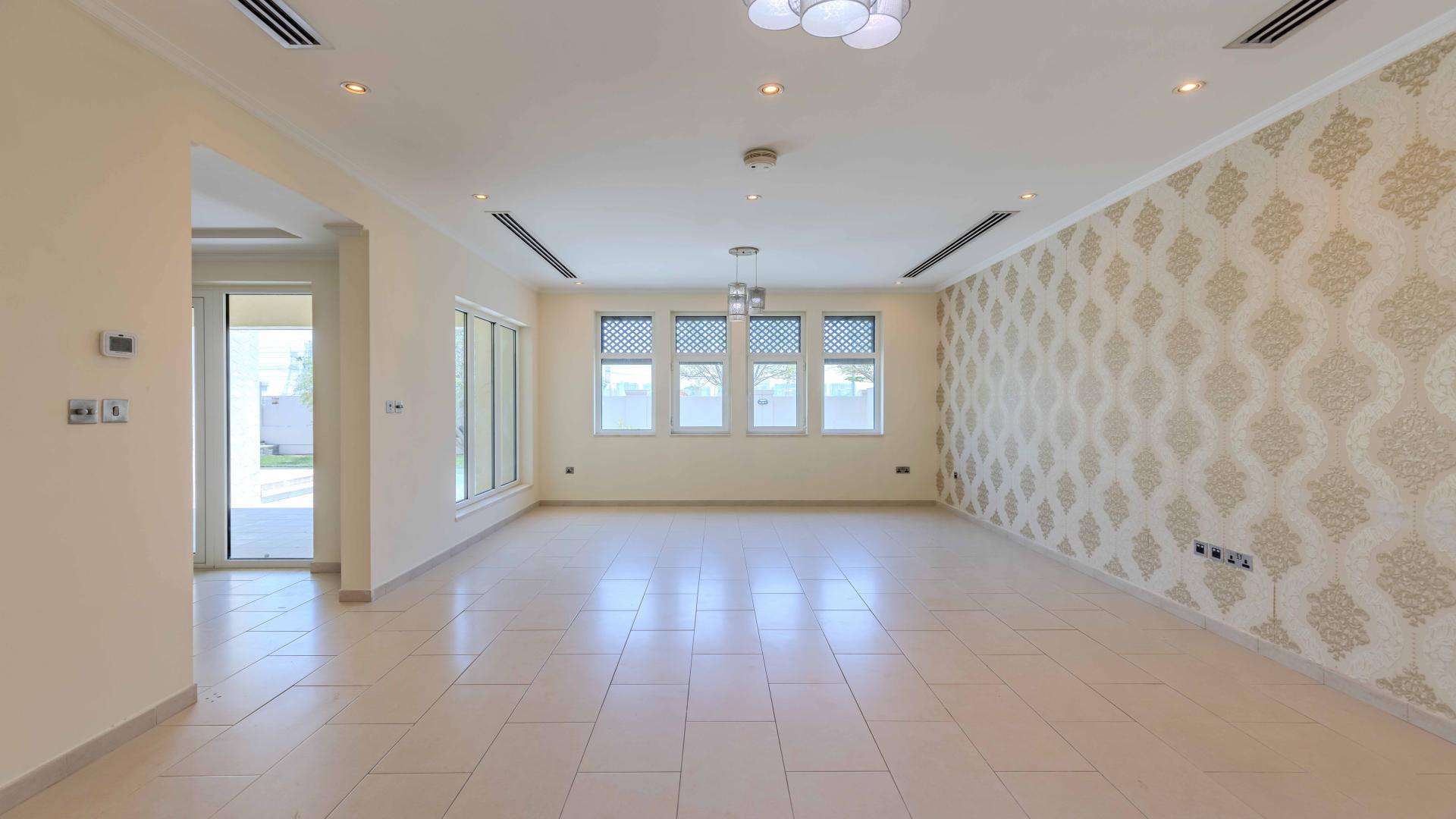 Spacious modern kitchen in 3-bed villa for rent at Jumeirah Park, Regional