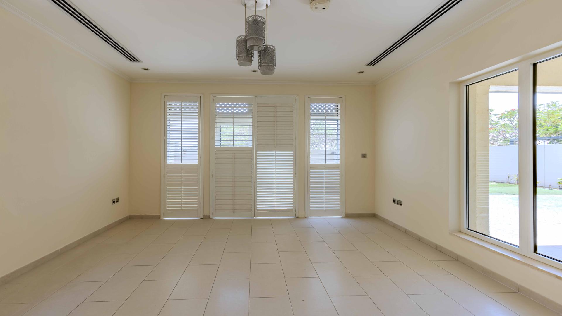 Exterior of 3-bedroom villa for rent in Jumeirah Park, Regional community, facing park