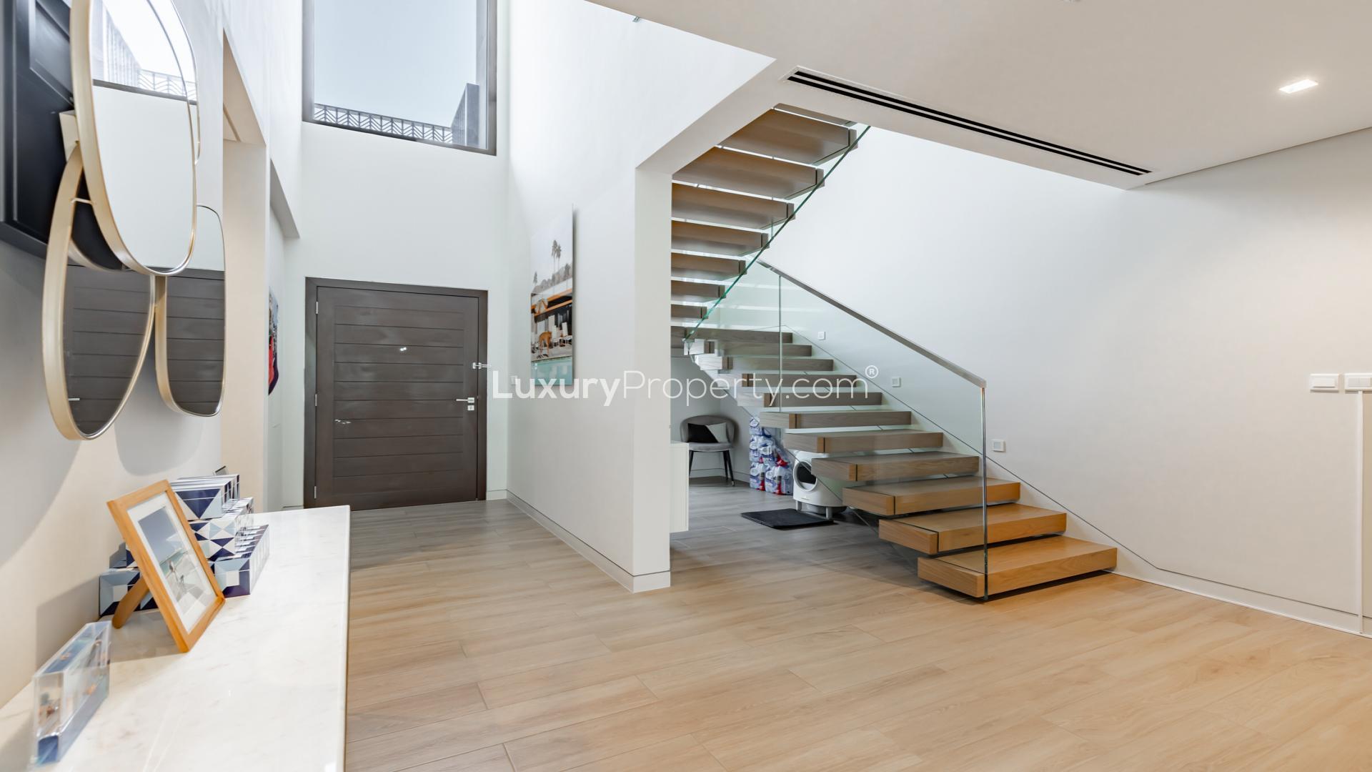 Elegant living area in luxury villa, Villa Amalfi, Jumeirah Bay Island. Spacious and modern design