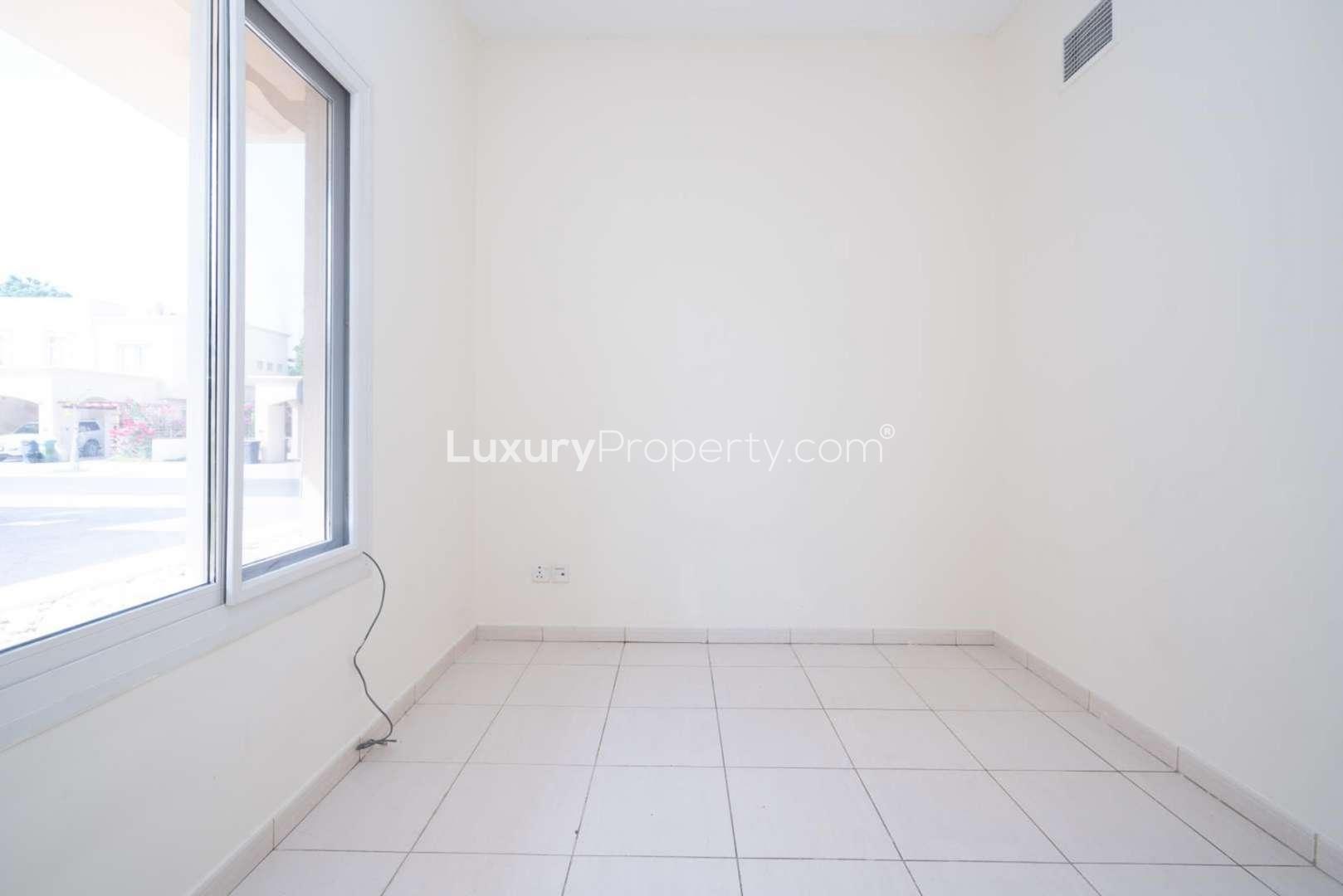 Bright room with large window in spacious 3-bedroom villa, Springs 9, Emirates Living