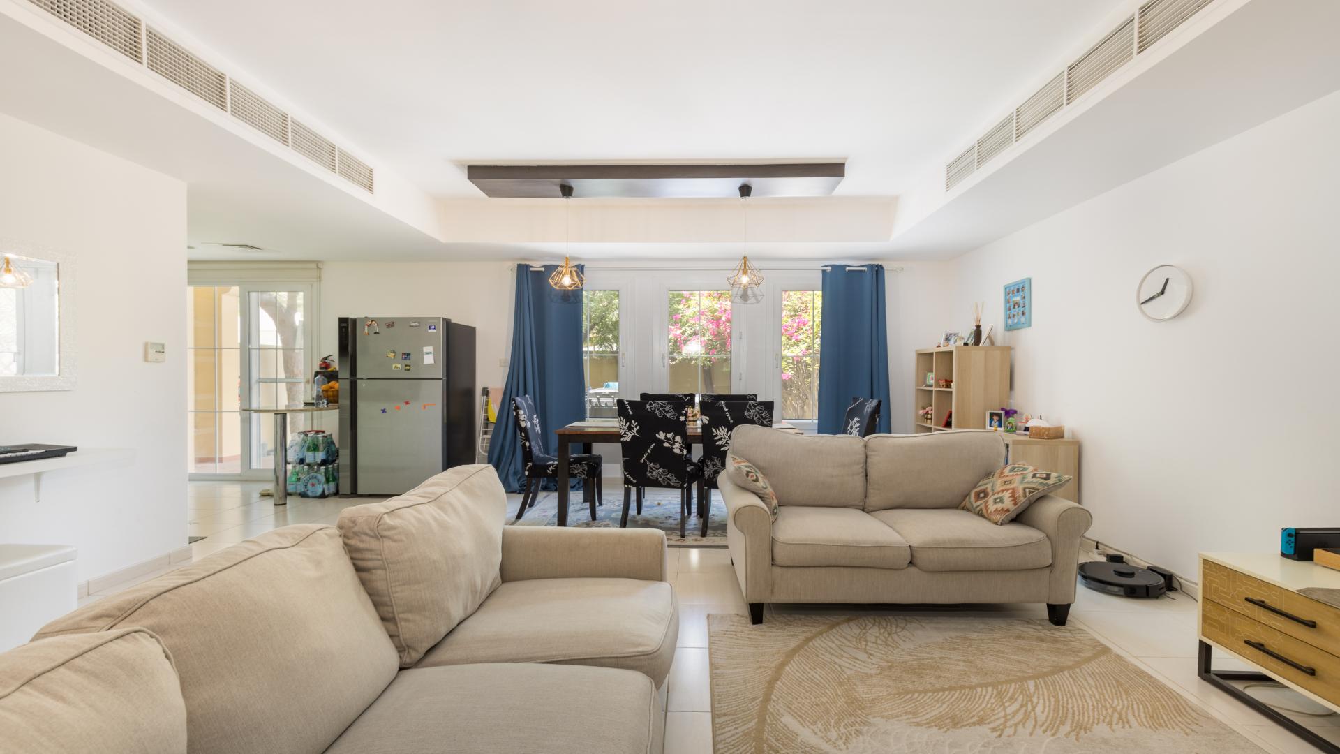 Dining area in 3-bedroom villa for rent, The Springs, Emirates Living. Ref: LP12438