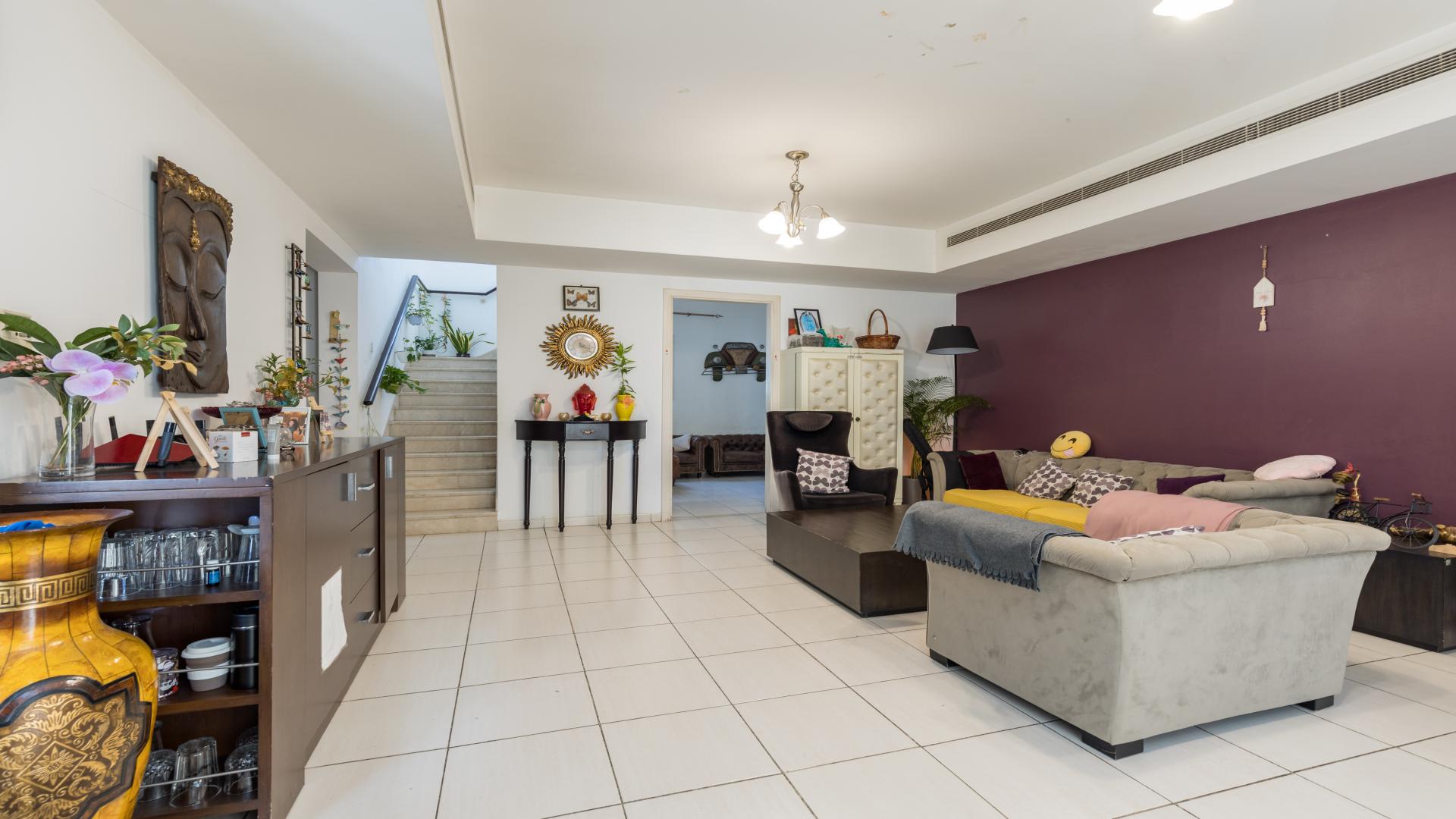 Backyard garden of Springs 3 villa for rent, featuring lush greenery and patio space