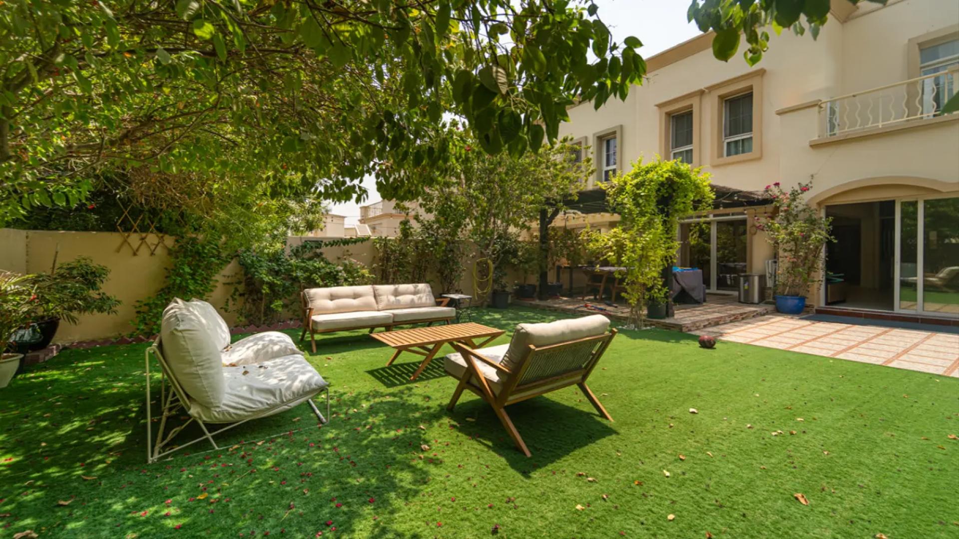 Renovated villa living room with garden view, Springs 15, 3-bedroom for sale