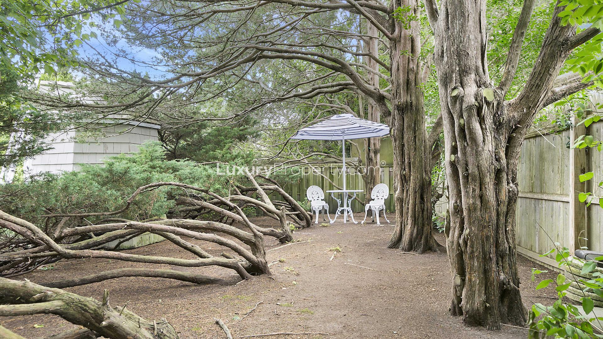 Lush garden with small windmill at villa, 106 Potato Field Lane, Southampton