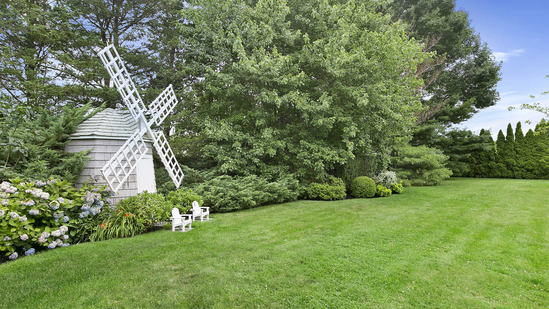 Lush garden with fountain at three-bedroom villa, 106 Potato Field Lane, Southampton