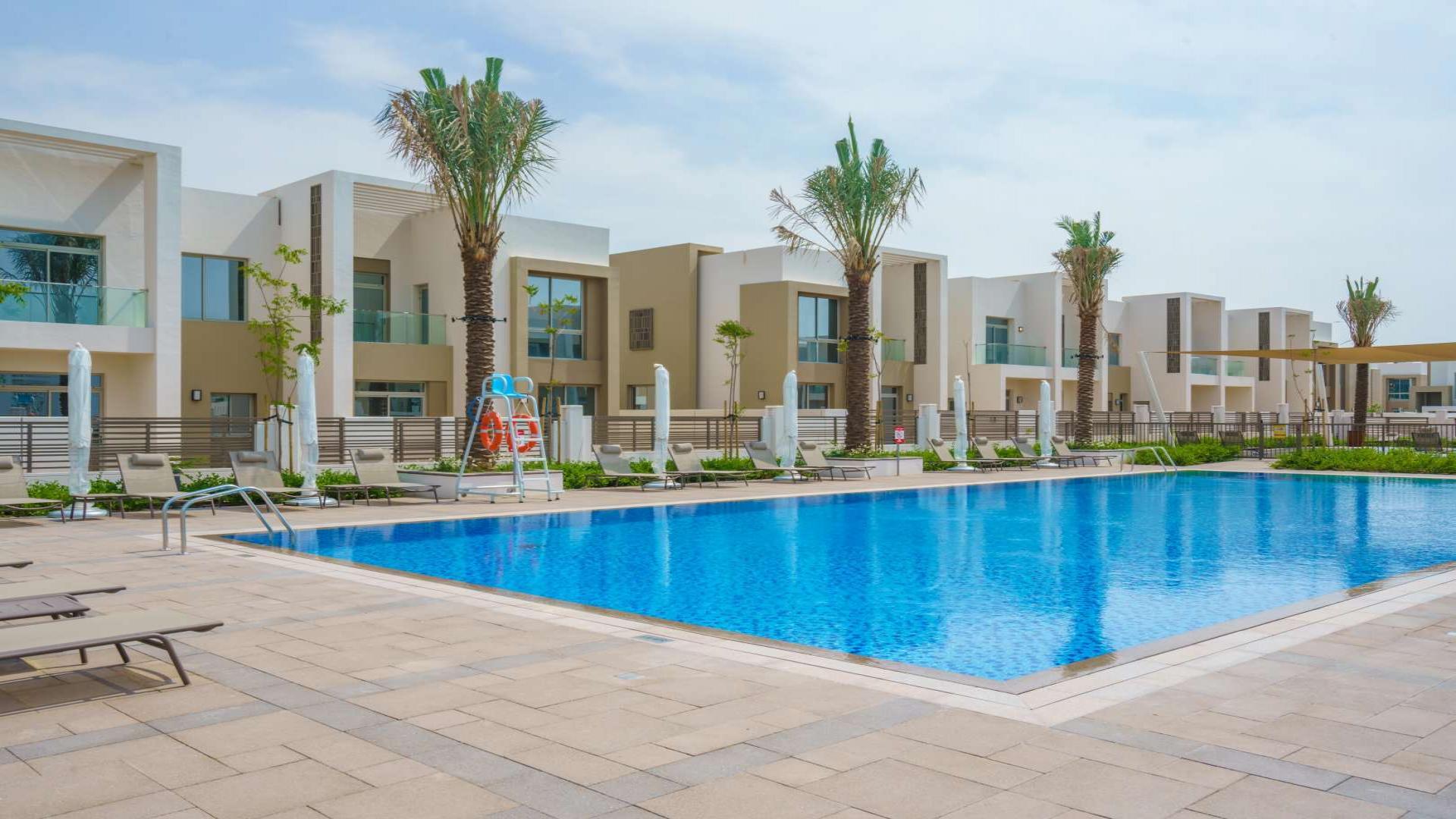 Modern kitchen in 3-bedroom villa, Reem Community, Arabian Ranches 2, for sale