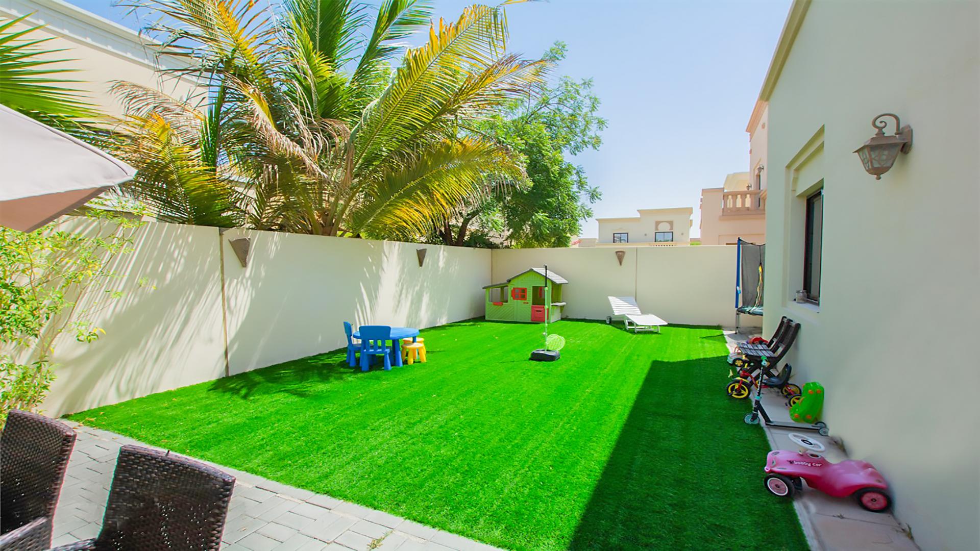 Spacious living room in 3-bedroom villa, Casa, Arabian Ranches 2, for sale