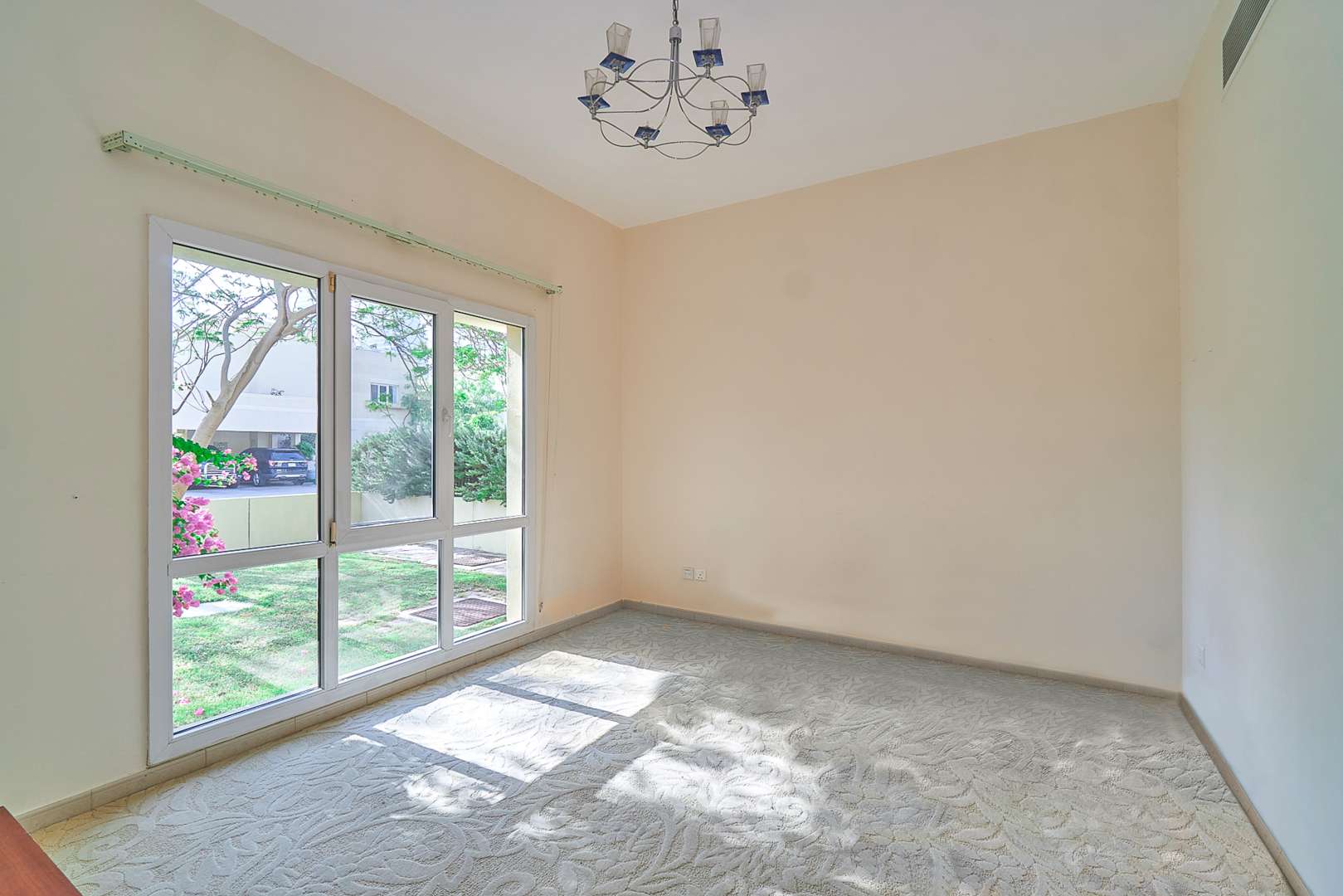 N/A,Bright room with large windows in 3-bedroom villa, Deema 2, The Lakes, for sale