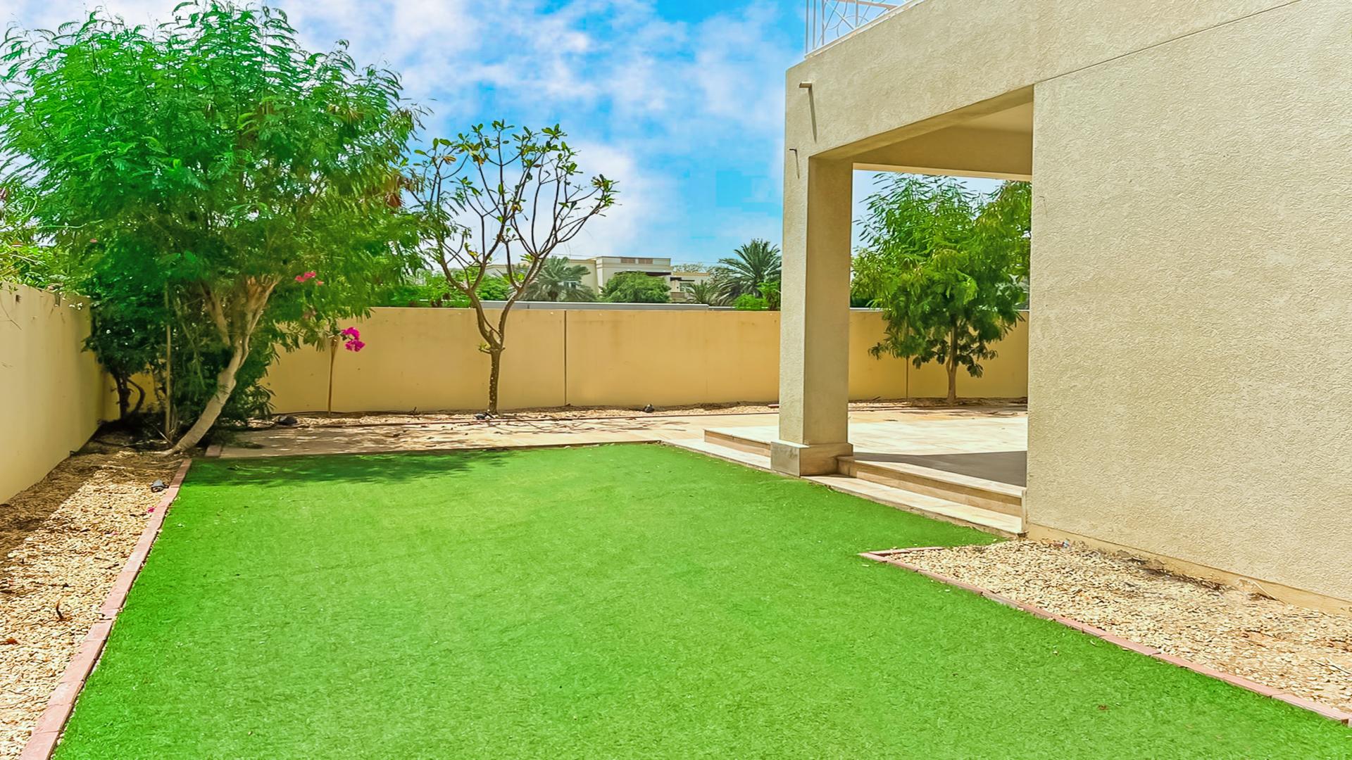 Spacious garden view of Type 5 villa in Deema, The Lakes community for sale
