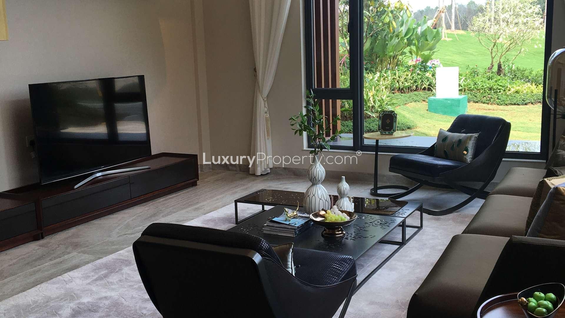 Three-bedroom Golf Villa with pond view in Forest City, Malaysia for sale