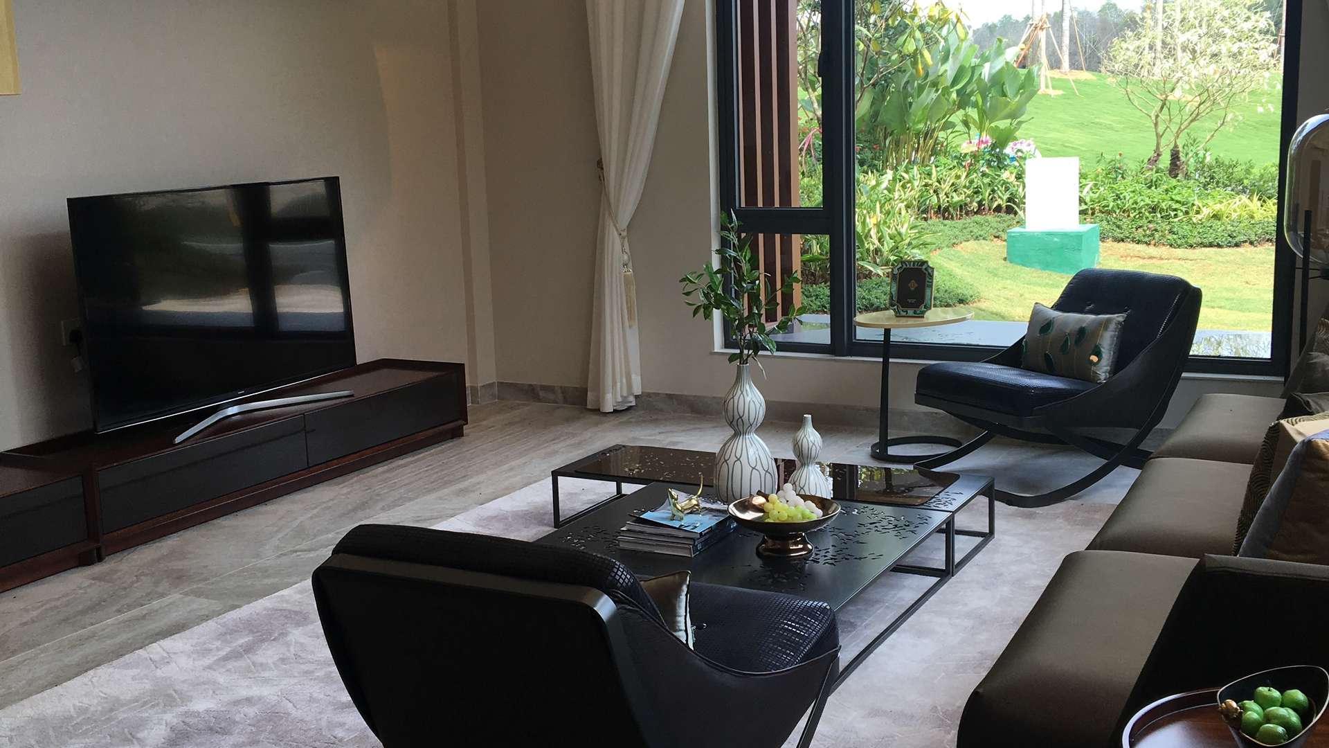 Three-bedroom Golf Villa with pond view in Forest City, Malaysia for sale
