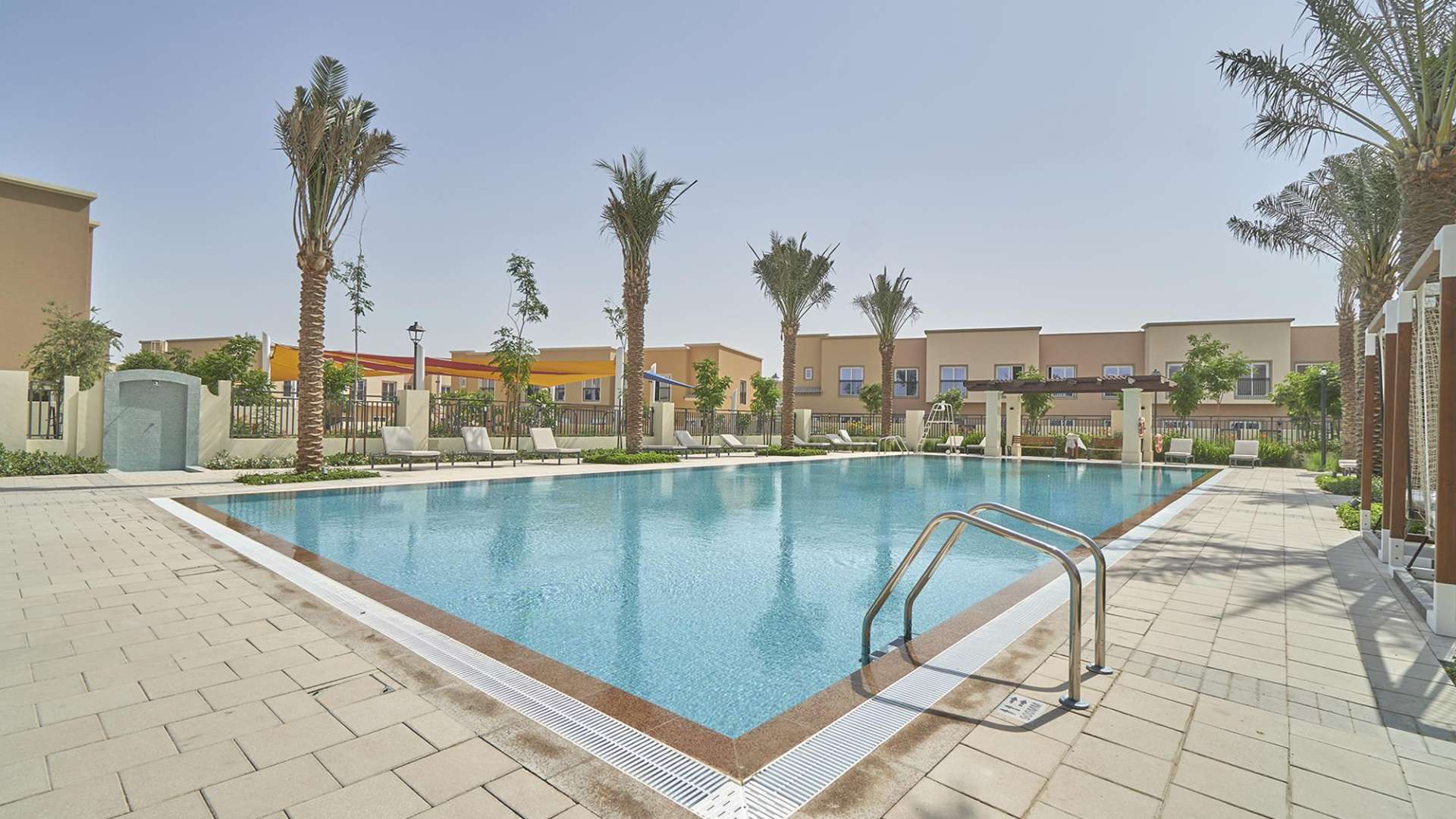 Gorgeous single row villa exterior in La Quinta, Villanova, for sale