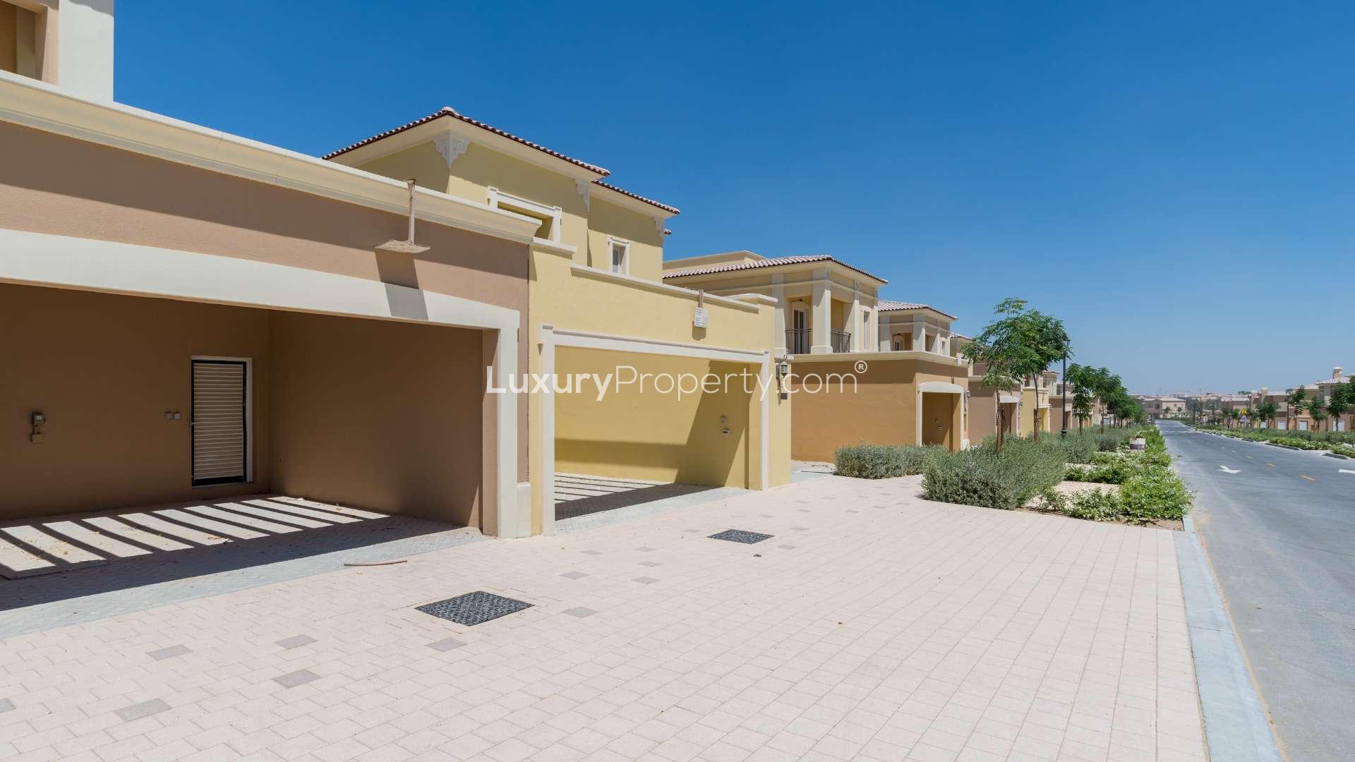 Gorgeous 3-bedroom villa exterior in La Quinta, Villanova, for sale