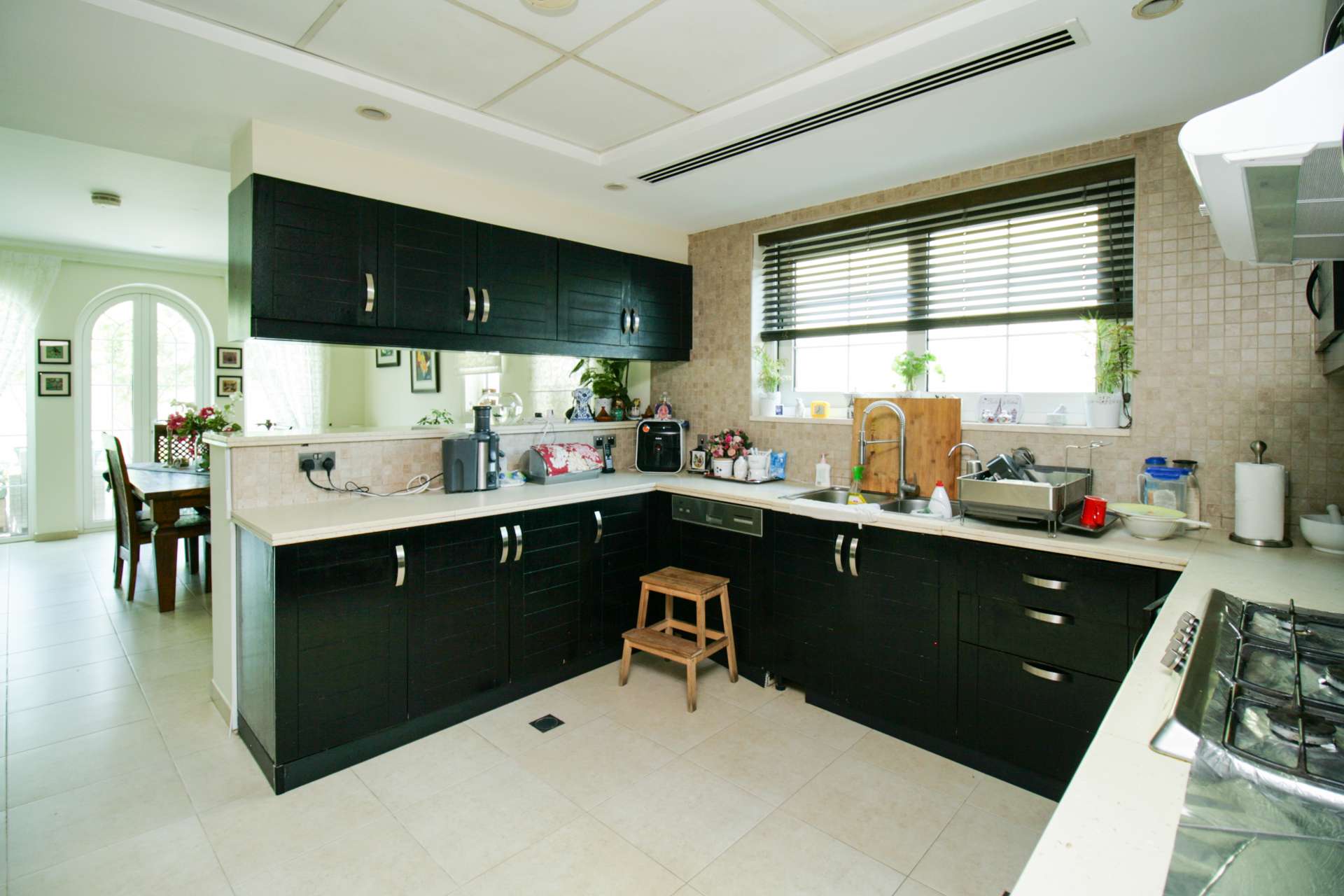 Modern kitchen in 3-bedroom Legacy Villa for sale, Jumeirah Park, spacious and well-equipped