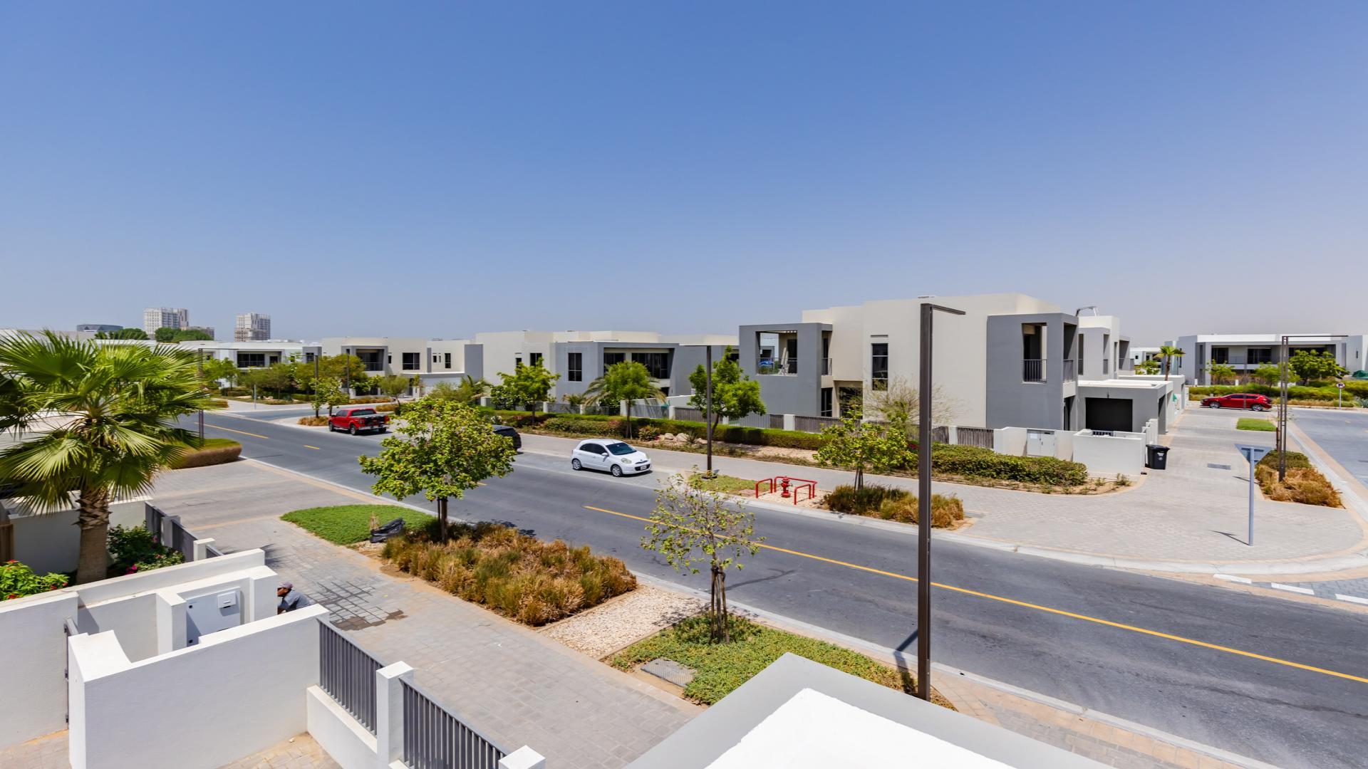 Expansive living area in vacant 3-bedroom Sidra Villa, Dubai Hills Estate