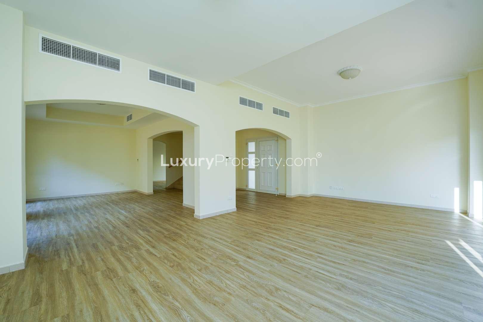 "Spacious bathroom with modern fixtures in Meadows 1 villa for rent, LP11215.",Spacious bathroom with shower and double vanity in Meadows 1 villa for rent