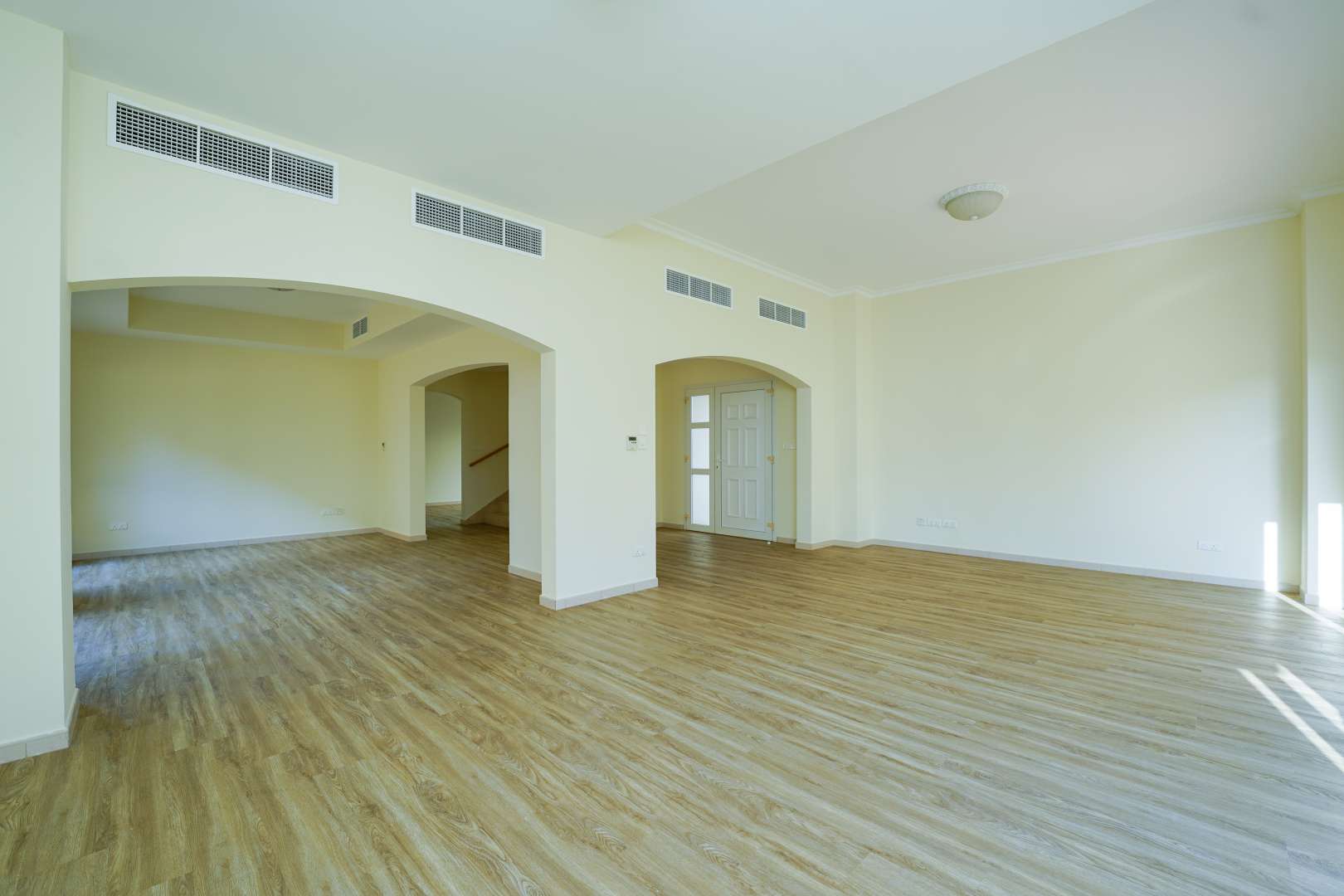 "Spacious bathroom with modern fixtures in Meadows 1 villa for rent, LP11215.",Spacious bathroom with shower and double vanity in Meadows 1 villa for rent