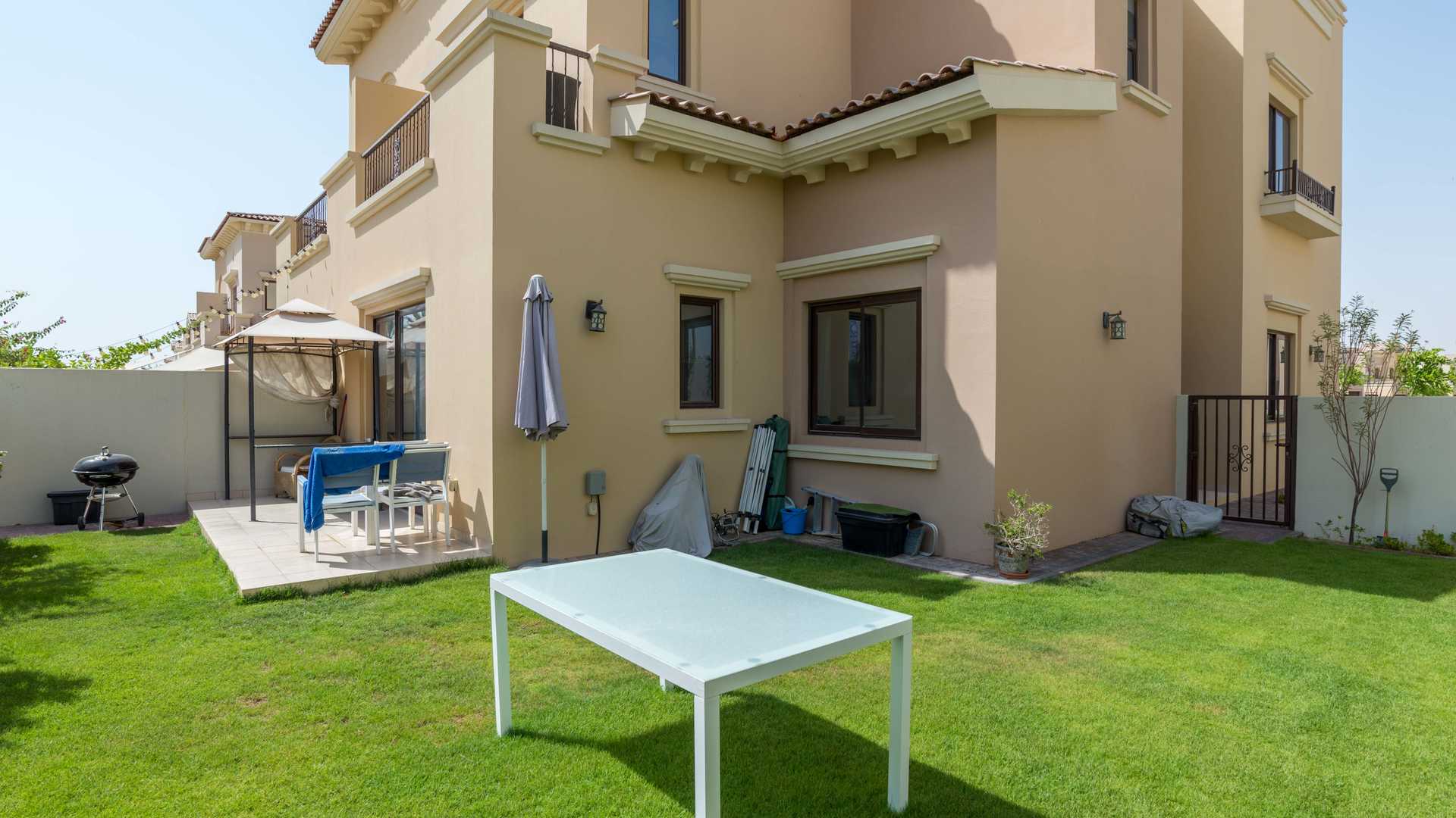 Exterior view of Type 2E townhouse in Mira 2, Reem, Dubai, featuring spacious garage