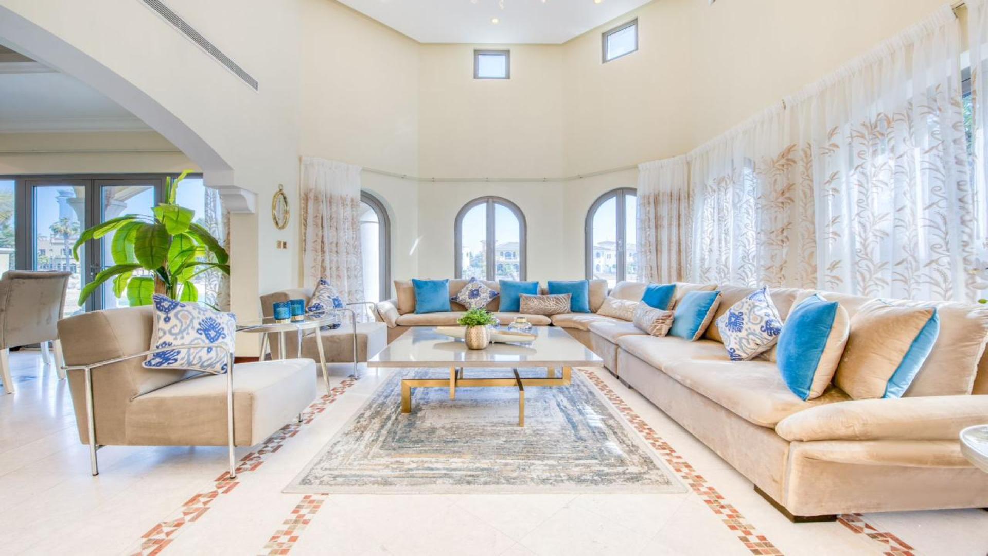 Beachfront villa patio with dining area, Palm Jumeirah Garden Homes, LP46057 for sale