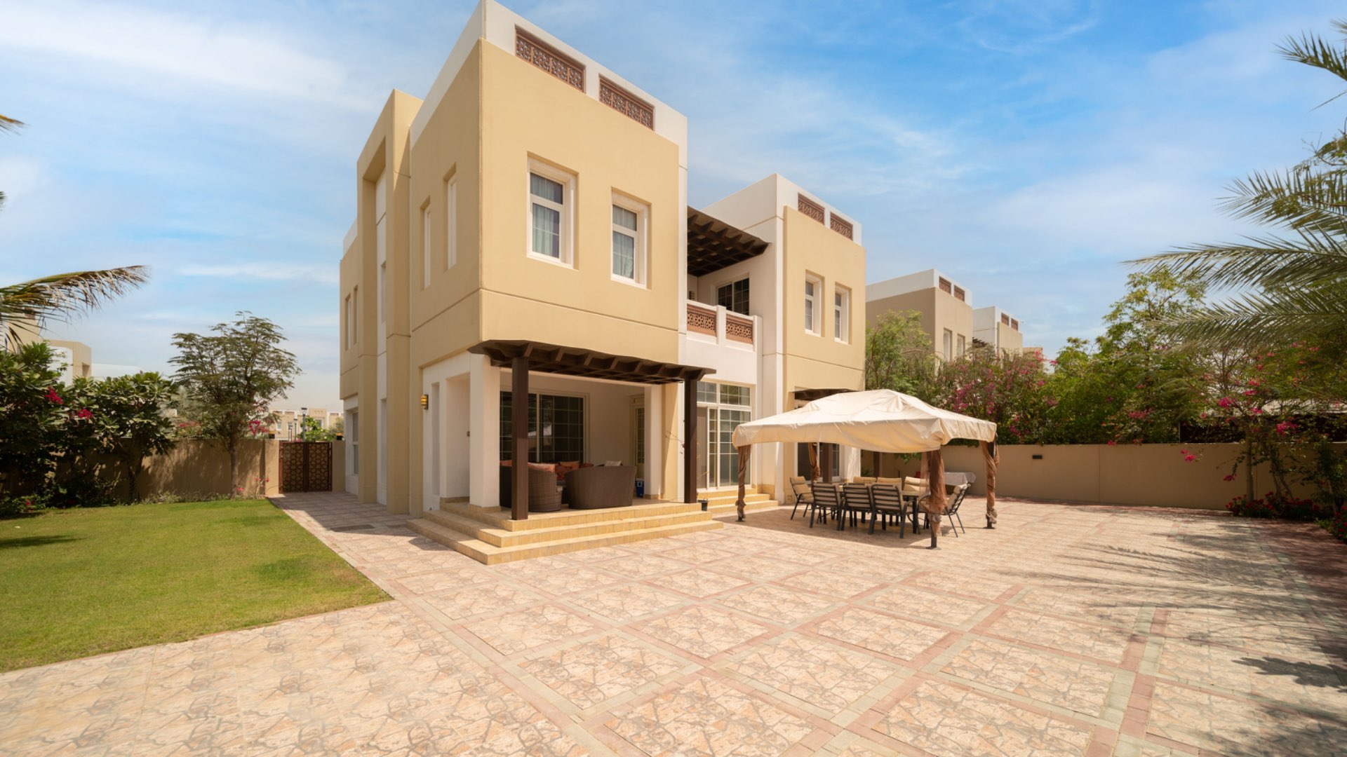 Spacious 3-bedroom villa with patio and garden in Mudon, Rahat community for sale