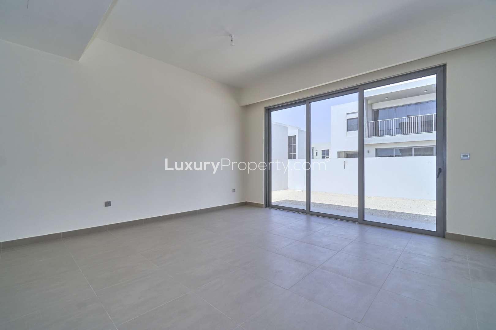 Spacious modern kitchen in 3-bedroom villa, Sidra Villas, Dubai Hills Estate