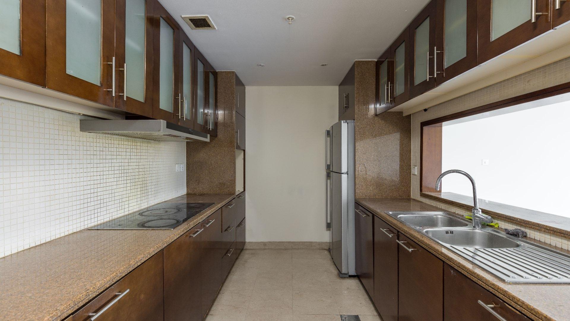 Skyline view from South Ridge villa, Downtown Dubai, featuring lush park and modern buildings