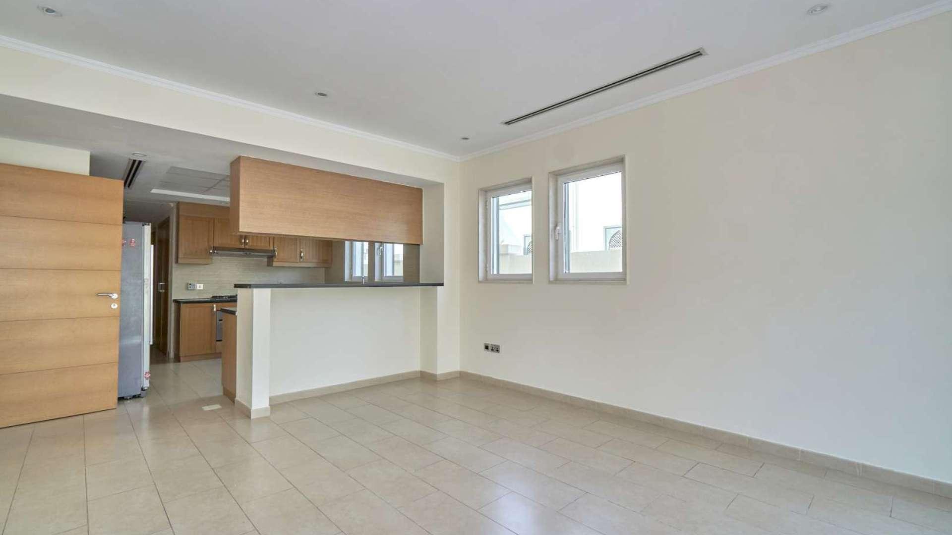 Bright living area in 3-bed villa for sale, Jumeirah Park, Regional community