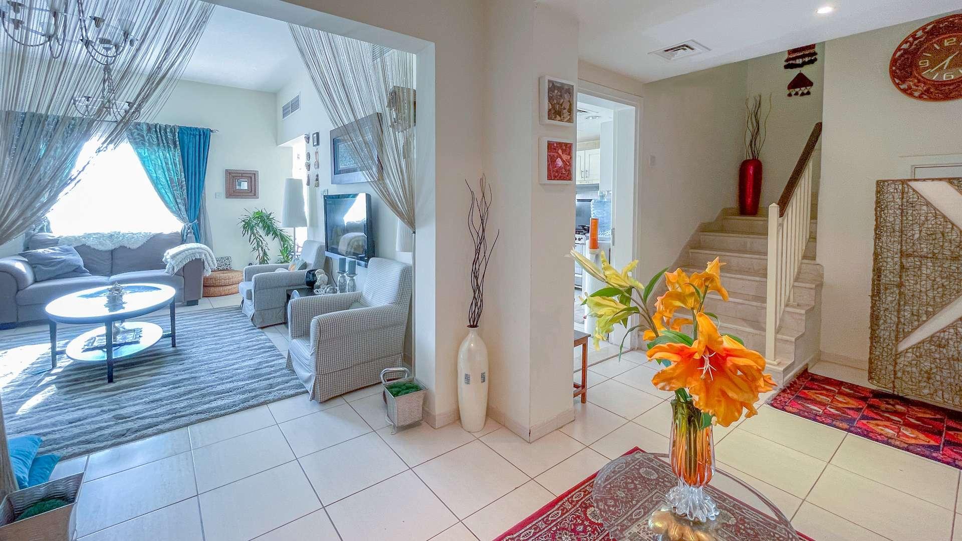 Living room of 3-bedroom villa for rent in Springs 12, Dubai