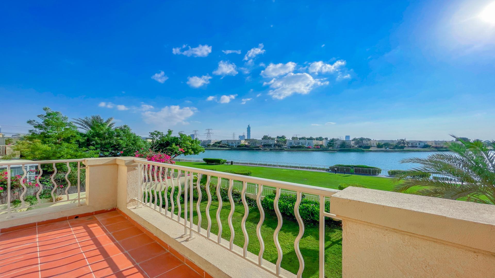 Lake view from garden of 3-bedroom villa for rent in Springs 12, Dubai