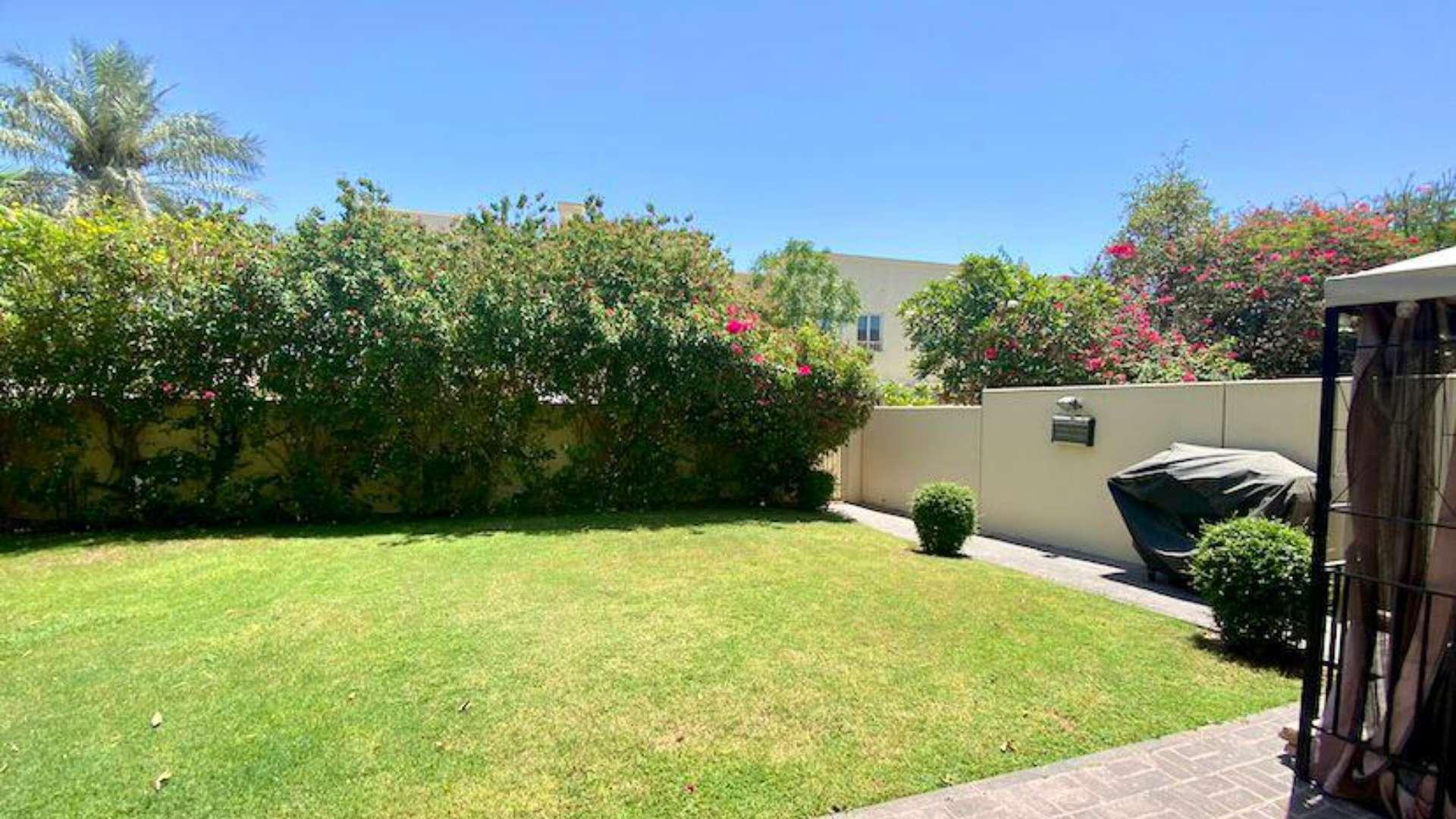 3-bedroom villa living room in The Springs, Dubai, with modern decor and cozy ambiance