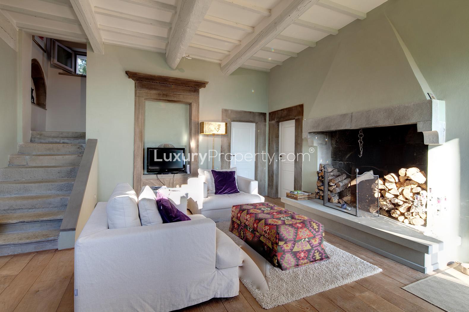 Modern kitchen and dining area in Villa Pian di Sco, Arezzo, with elegant decor