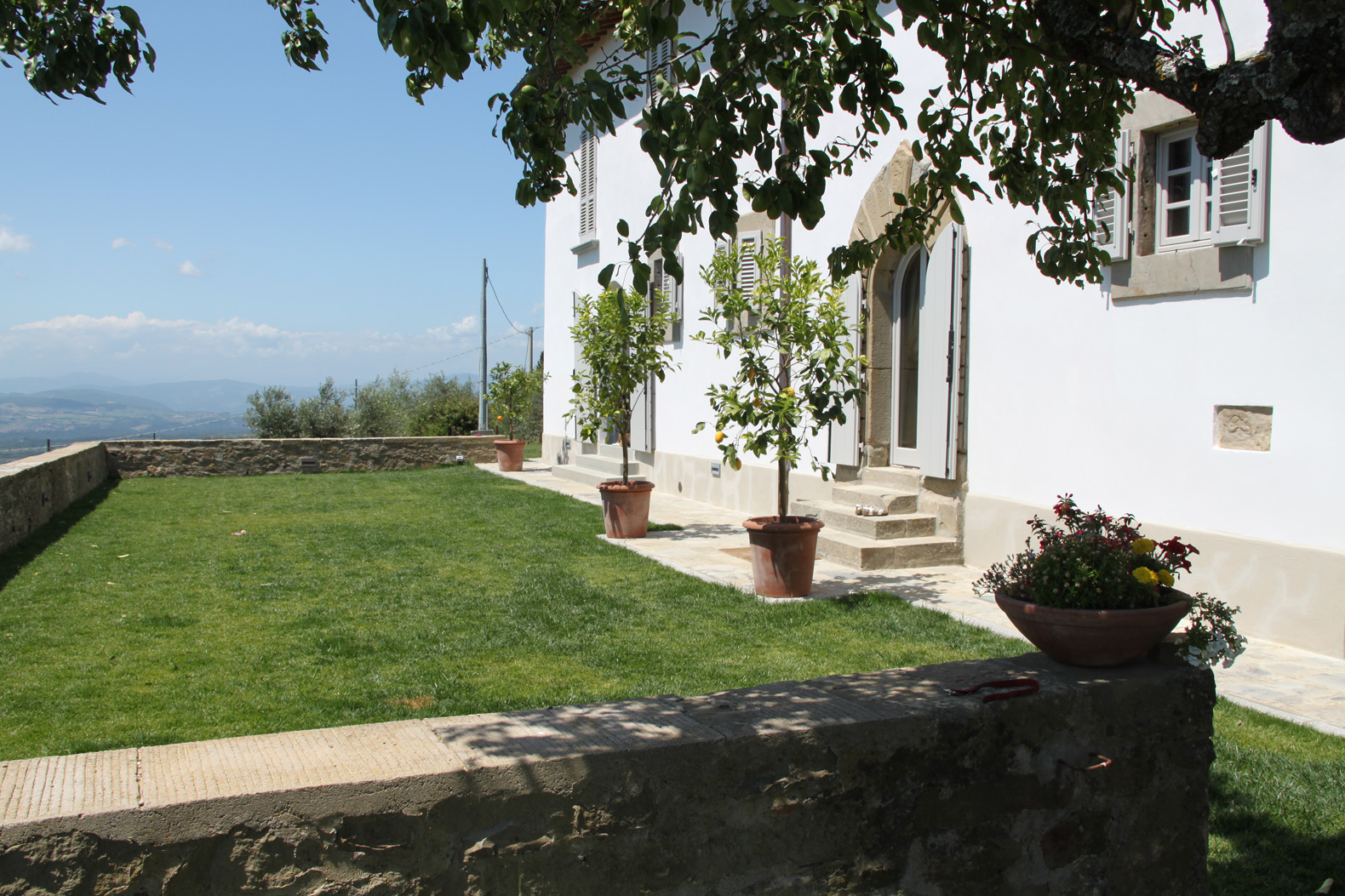 Villa Pian Di Sco garden with mountain views, Arezzo countryside