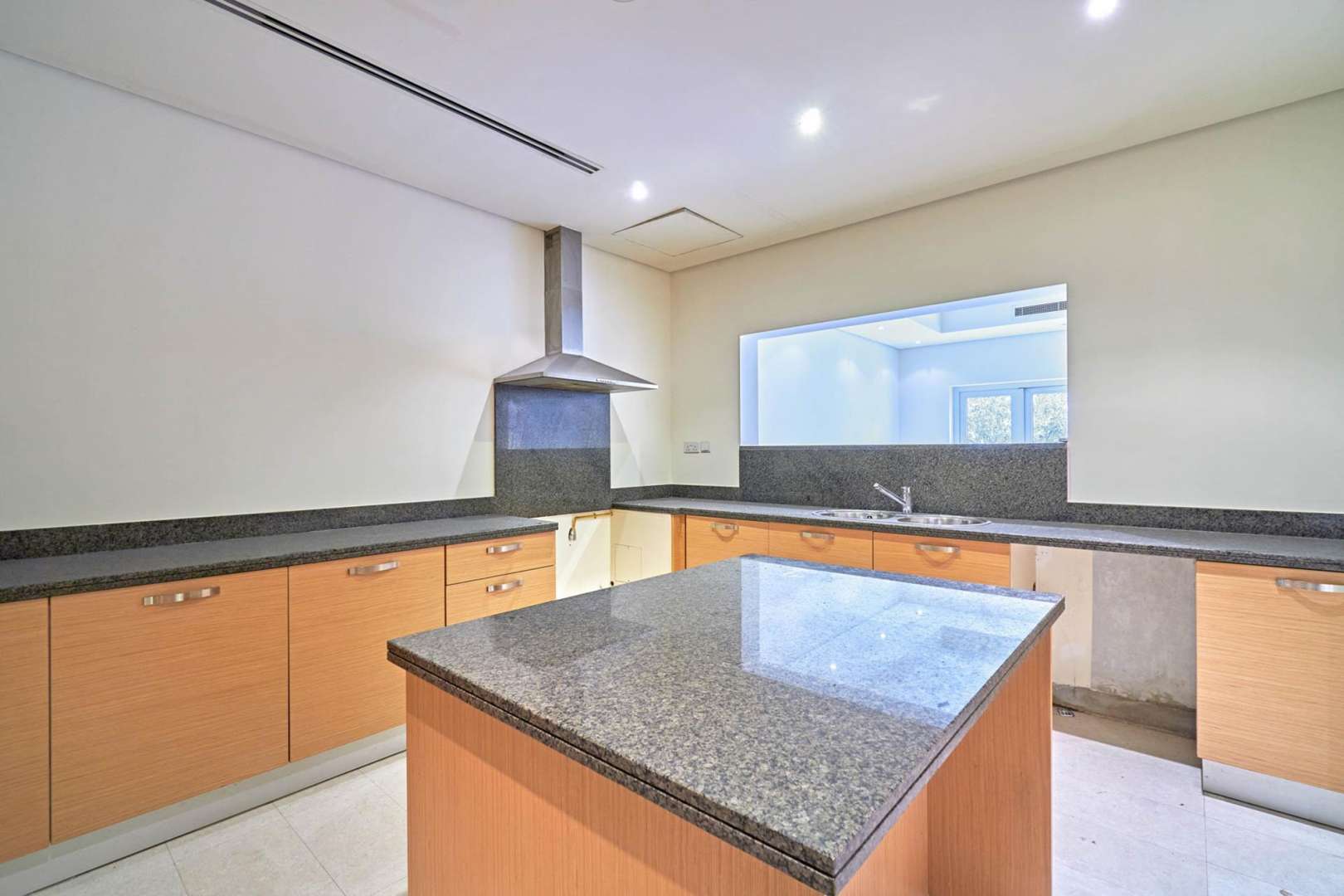 Spacious living area in 3-bedroom townhouse, Quortaj, Al Furjan, Dubai, short-term rental
