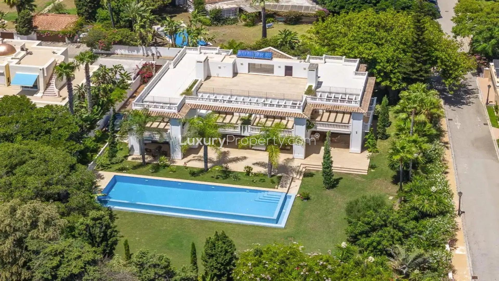 Mediterranean-style villa with pool and garden in Guadalmina Baja, Málaga, for sale