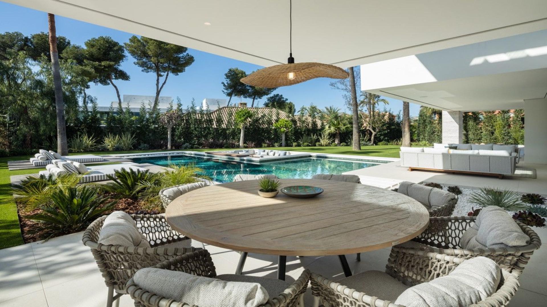 Modern 5-bedroom villa with pool in Atalaya Rio Verde, Marbella, for sale, LP44555