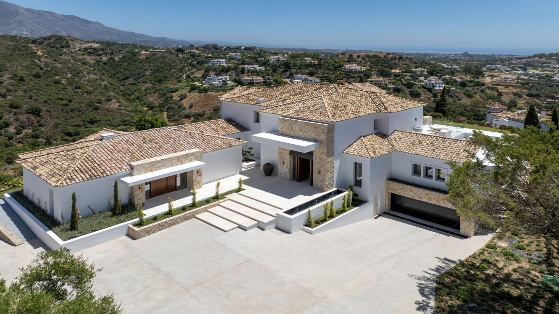 Elegant 8-bedroom Mediterranean villa with pool in Benahavis, Málaga, Spain for sale