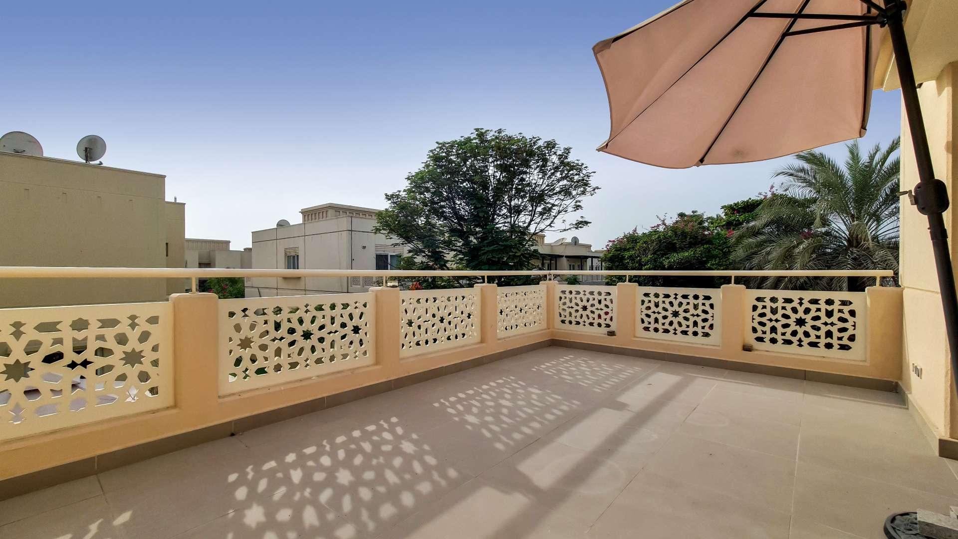 Lake view from upgraded 4-bedroom villa in Meadows 9, Dubai