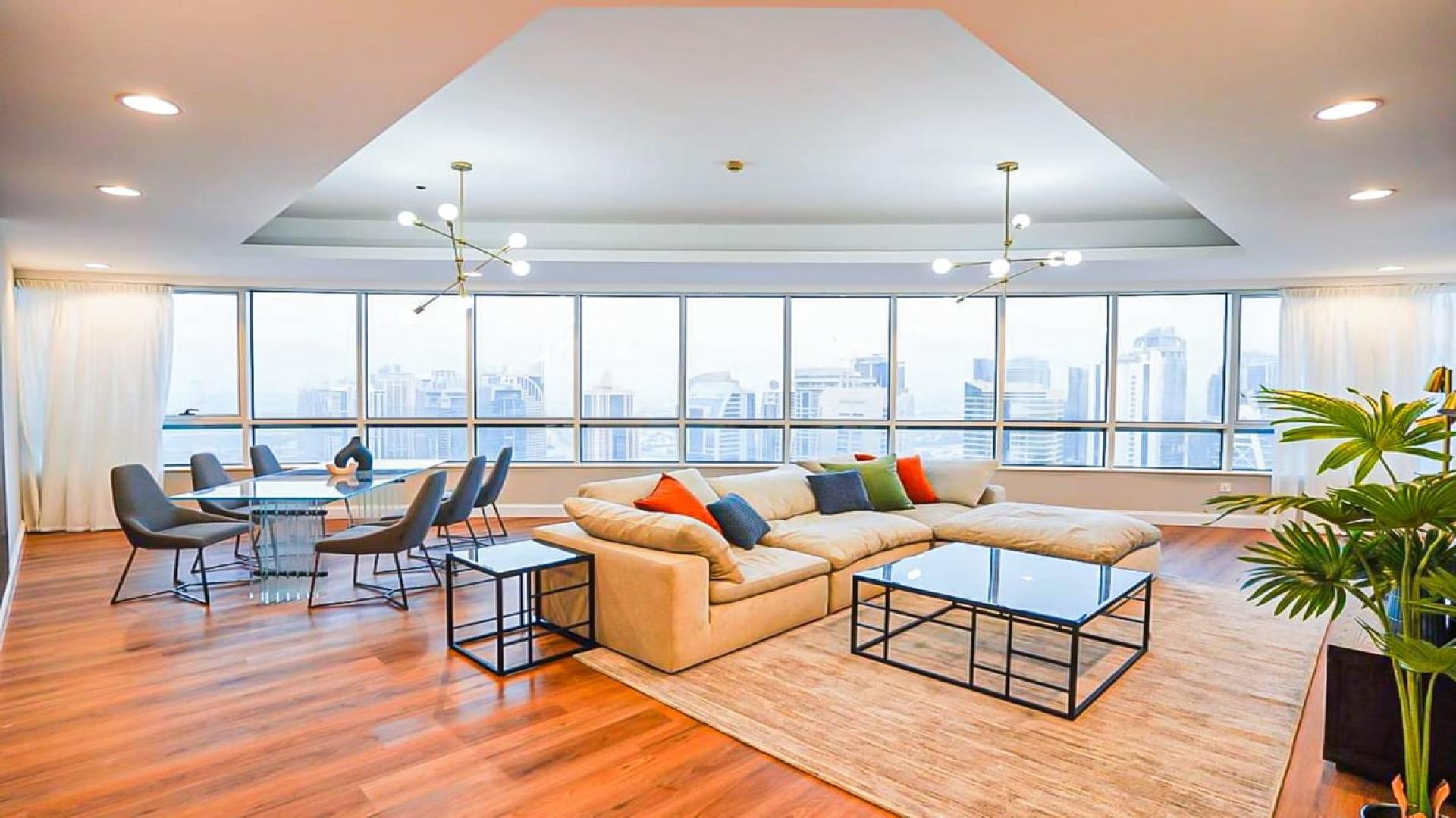 Skyline view of Horizon Tower and Dubai Marina skyscrapers, featuring modern architecture and highways