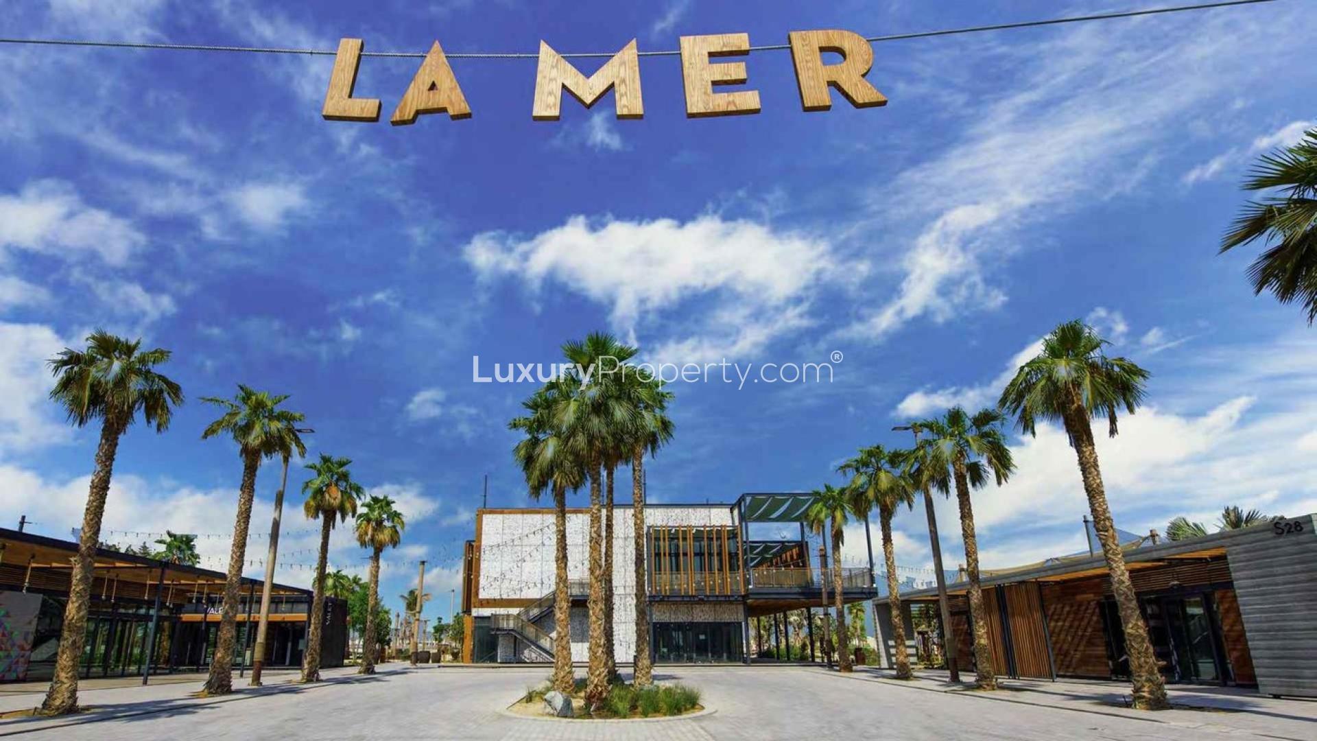 Four-bedroom waterfront apartment interior with sea view at La Cote, Jumeirah, for sale