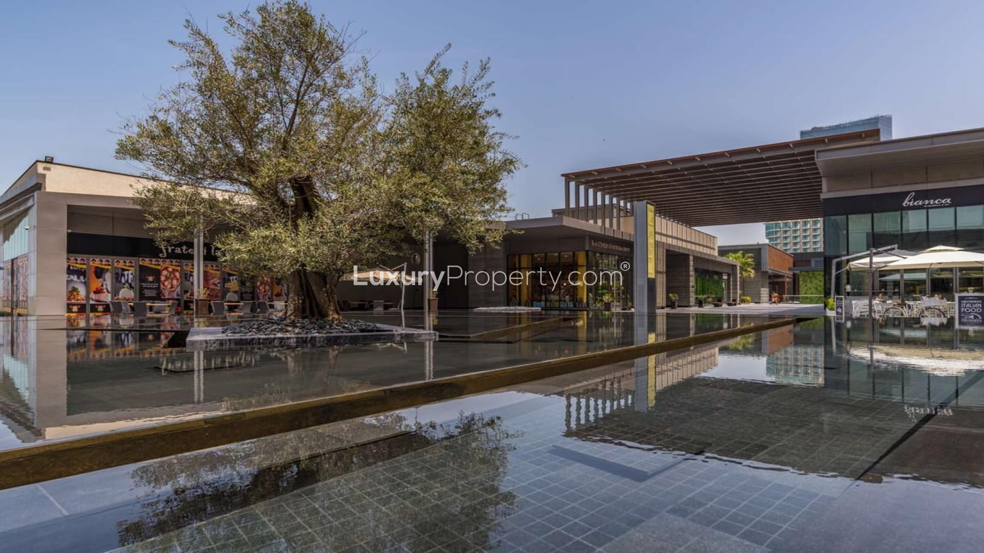 Elegant living and dining area in Rimal 5 apartment, Jumeirah Beach Residence