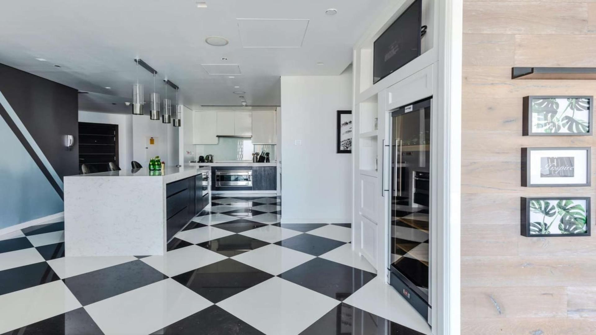 N/A,Modern kitchen in 4-bedroom Marina Sky Mansion penthouse, Cayan Tower, Dubai Marina