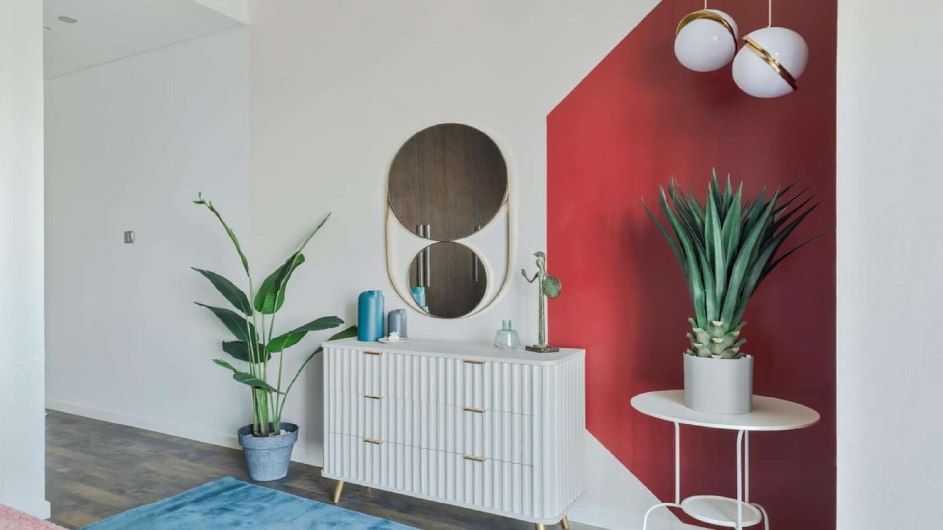 Modern dining area in luxury 4-bedroom penthouse, Cayan Tower, Dubai Marina for rent