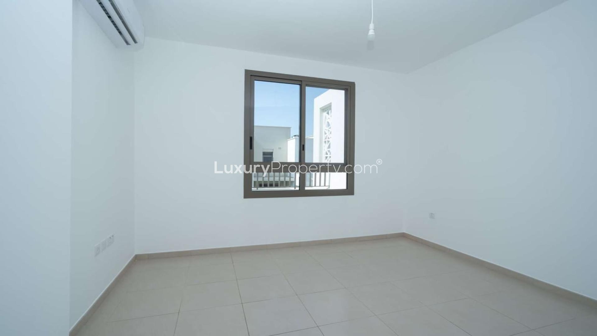 Bright, spacious kitchen and living area in Hayat Townhouse, Town Square for rent