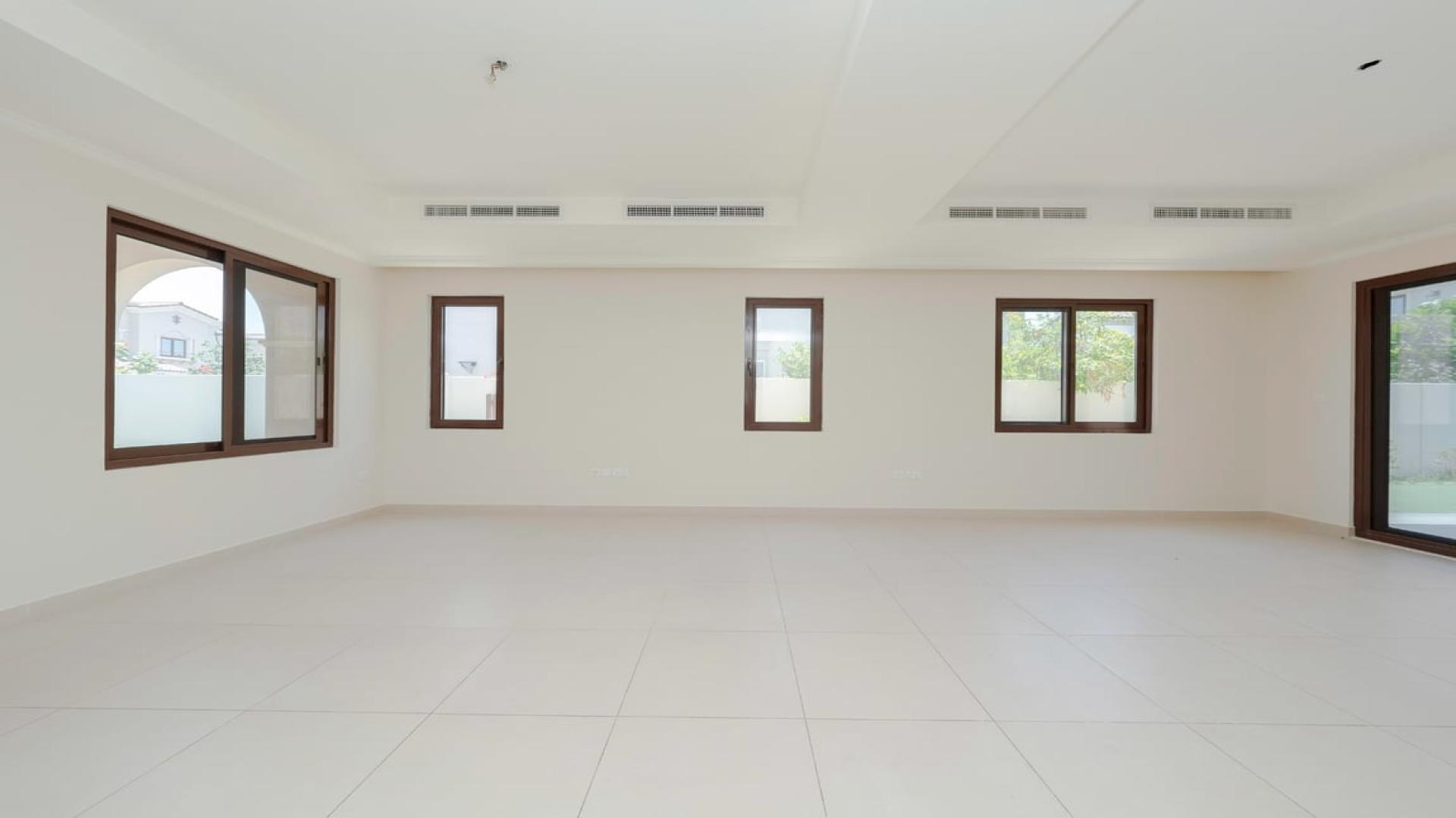 Spacious living room in Arabian Ranches 2 townhouse for rent, large windows, tiled floor