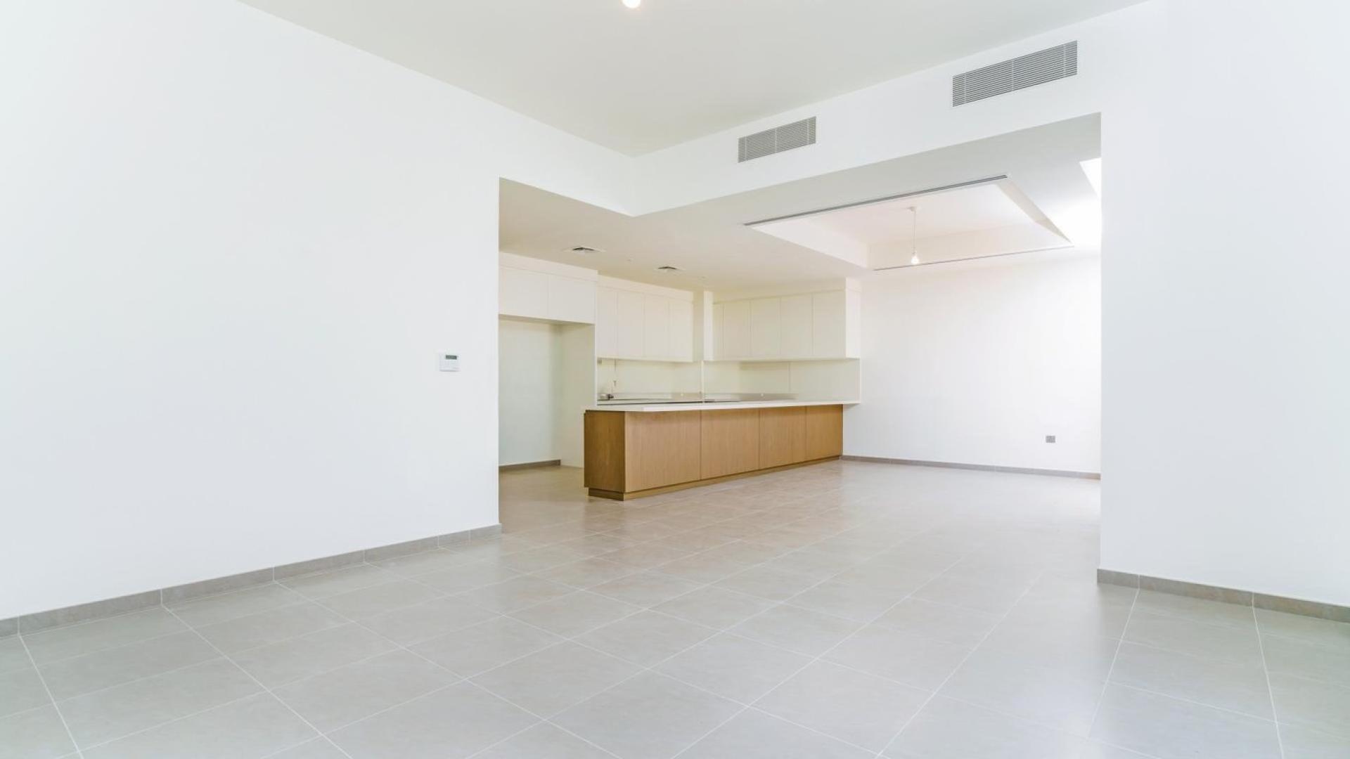 Bright, spacious kitchen in a well-maintained Reem townhouse, Arabian Ranches 2, for rent