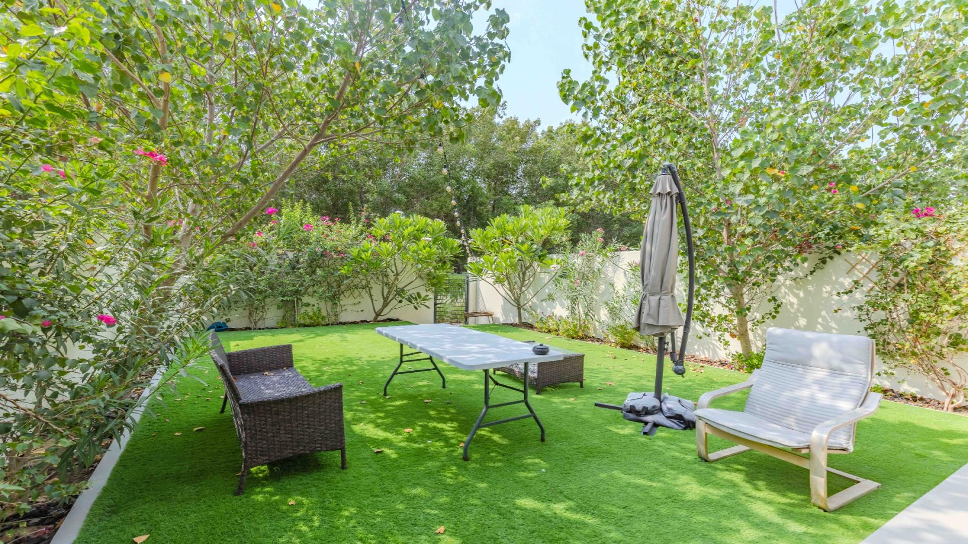 Bright open-plan kitchen and living area in Camelia townhouse, Arabian Ranches 2